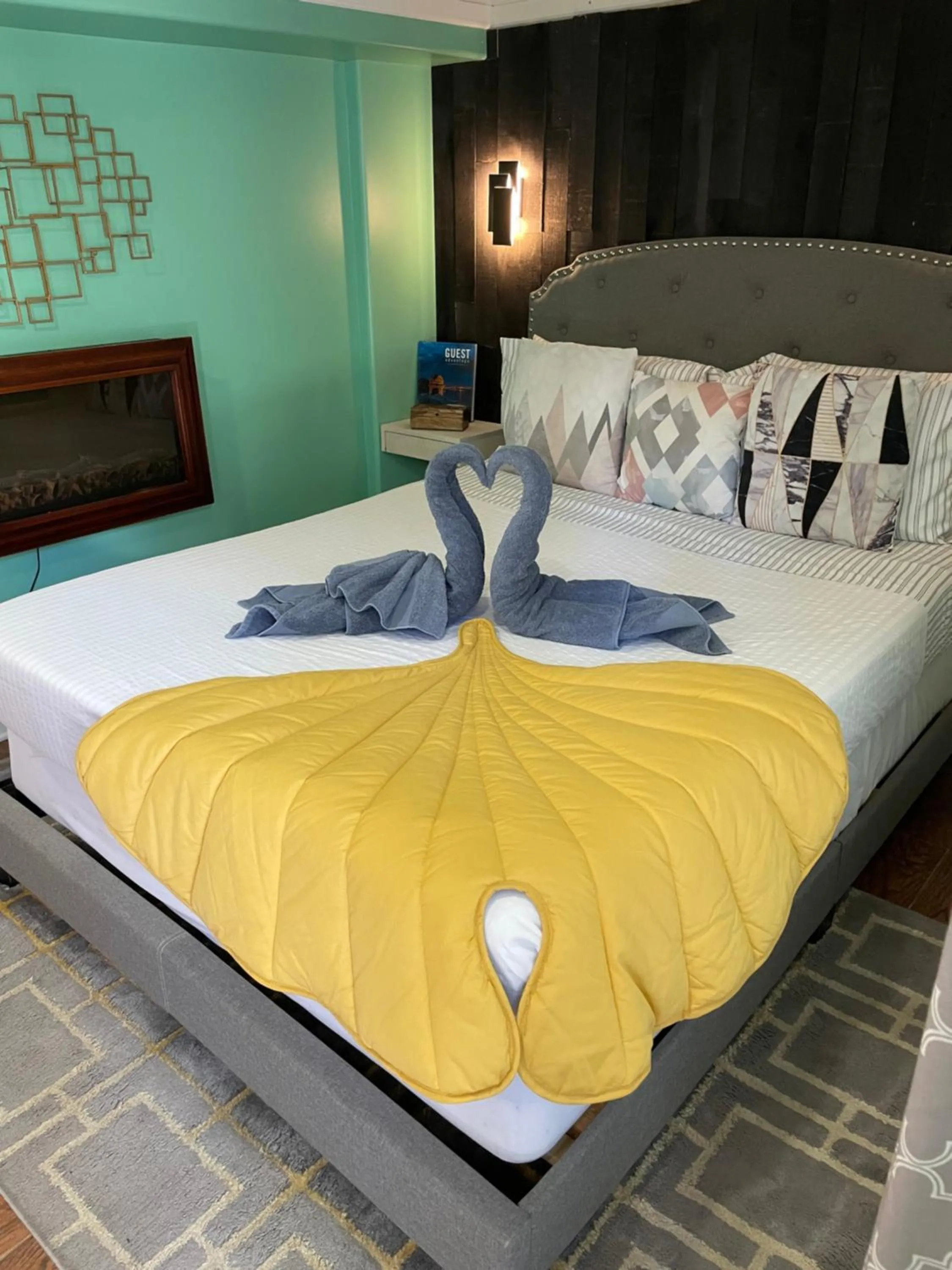 Bed in Peace & Plenty Inn Bed and Breakfast Downtown St Augustine-Adults Only