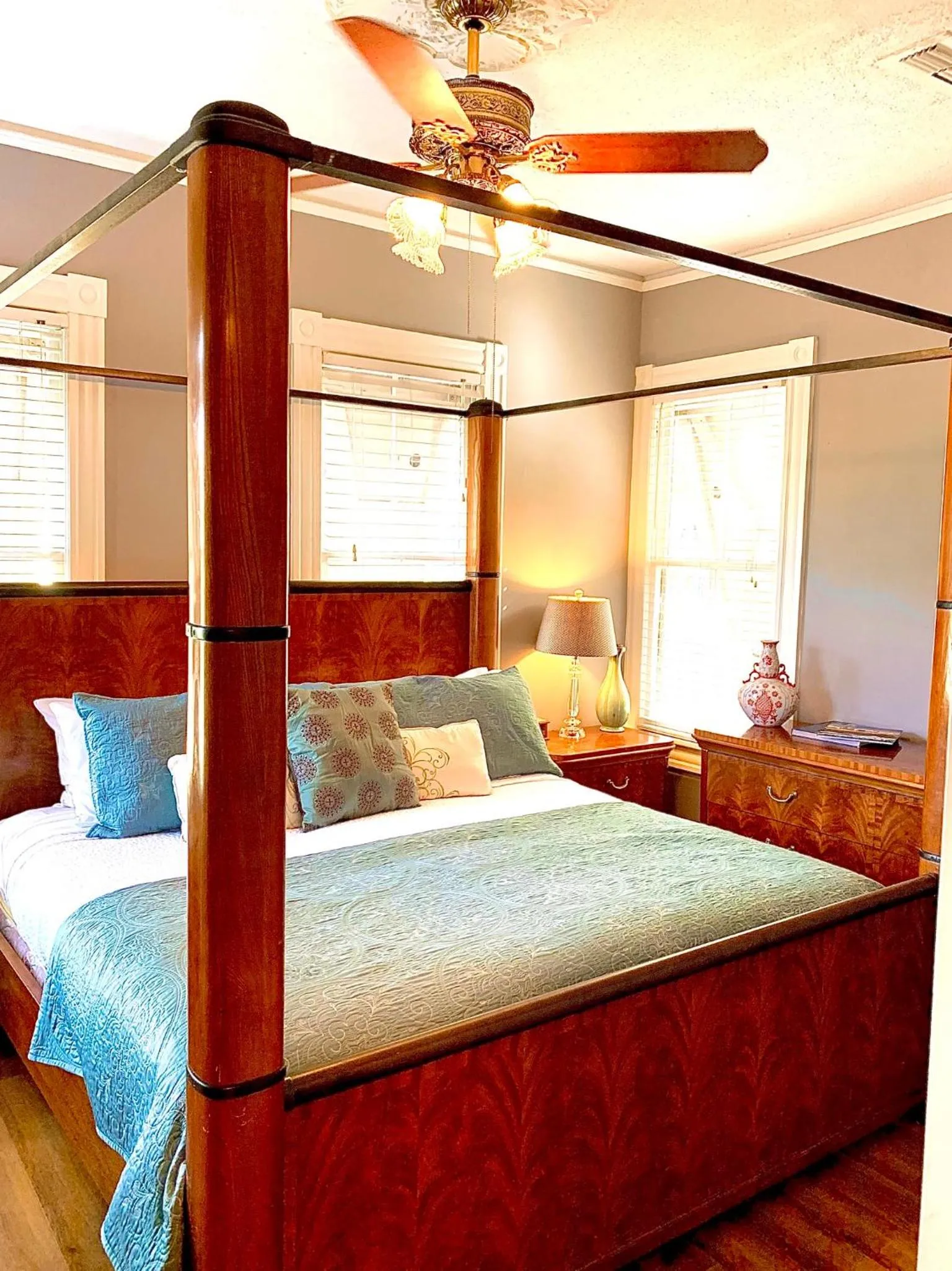 Bed in Peace & Plenty Inn Bed and Breakfast Downtown St Augustine-Adults Only