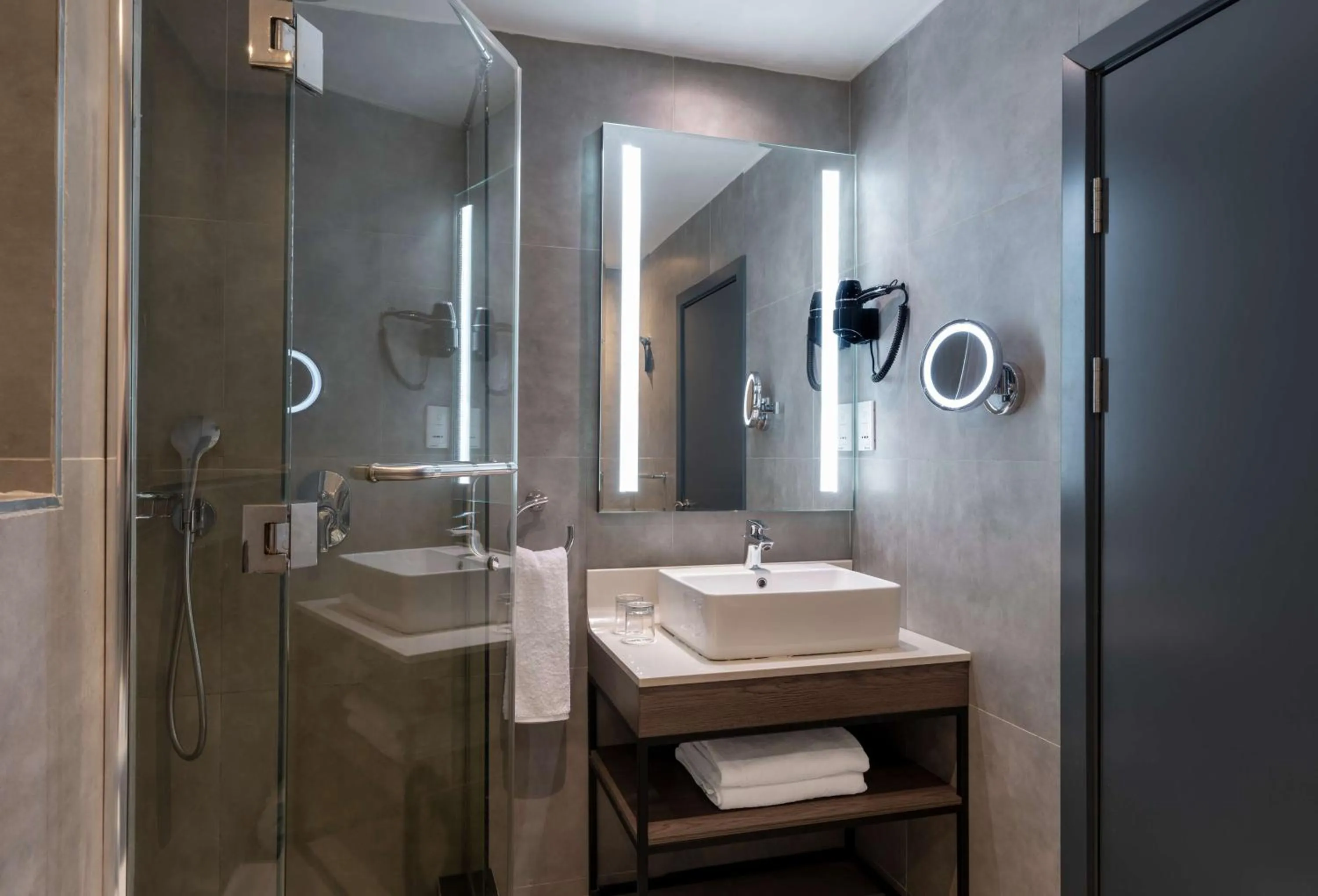 Bathroom in Park Inn by Radisson, Lagos Victoria Island