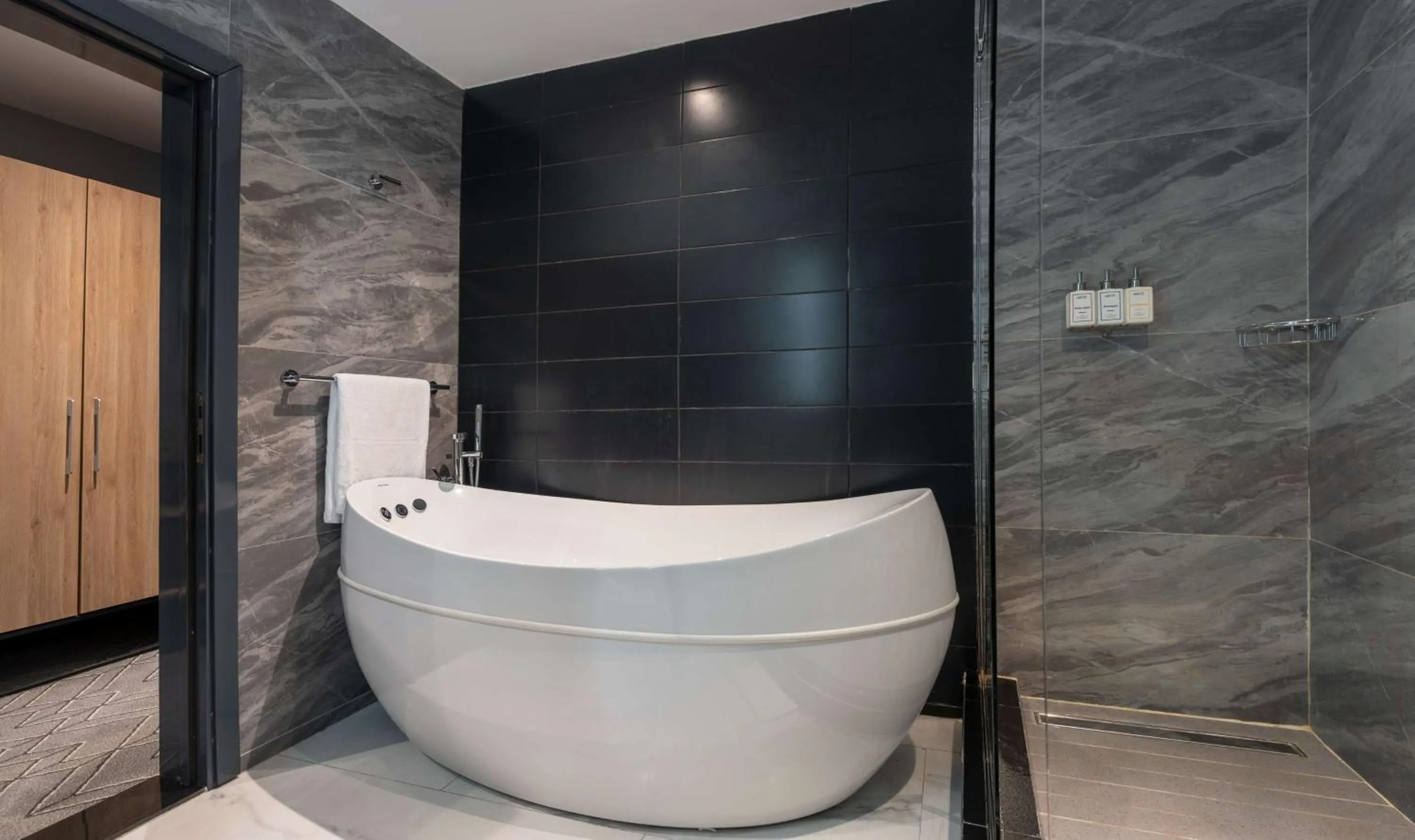 Photo of the whole room in Park Inn by Radisson, Lagos Victoria Island