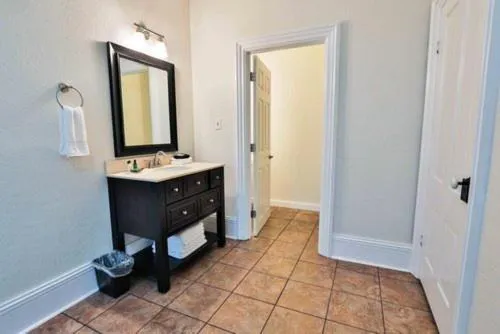 Nader's Motel & Suites