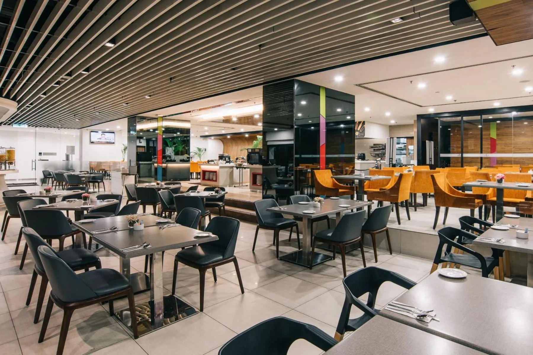 Restaurant/places to eat in Oakwood Hotel & Residence Kuala Lumpur