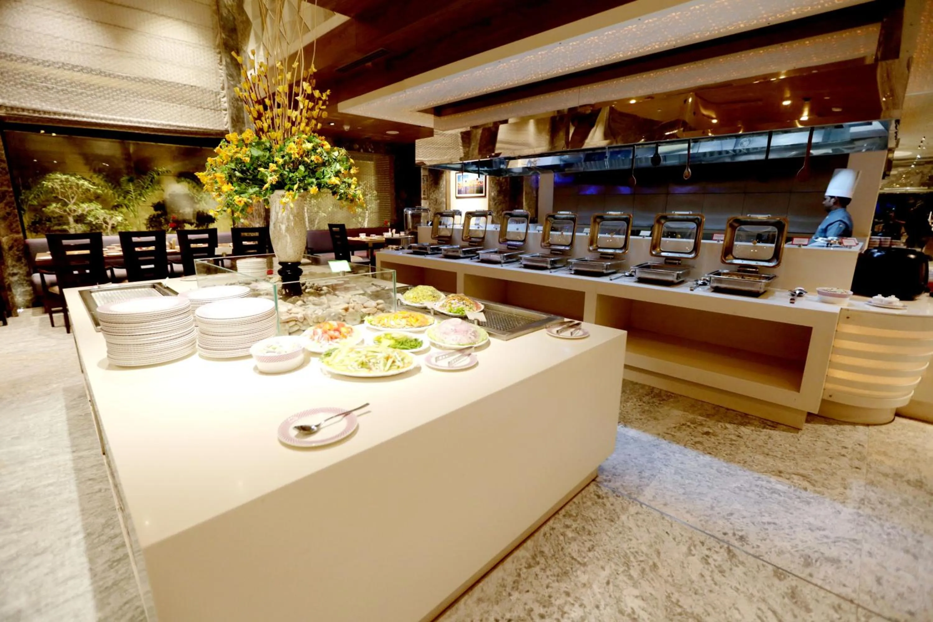 Restaurant/places to eat in Hotel Madin