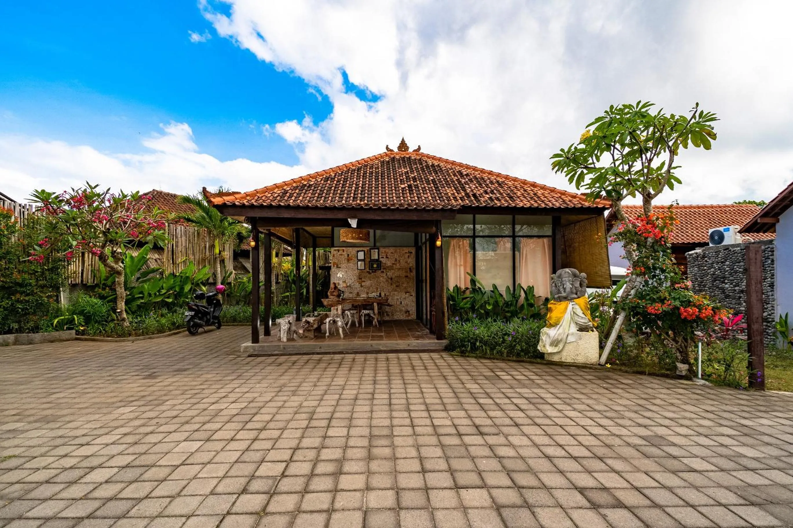 Lobby or reception in The Kirana Ungasan