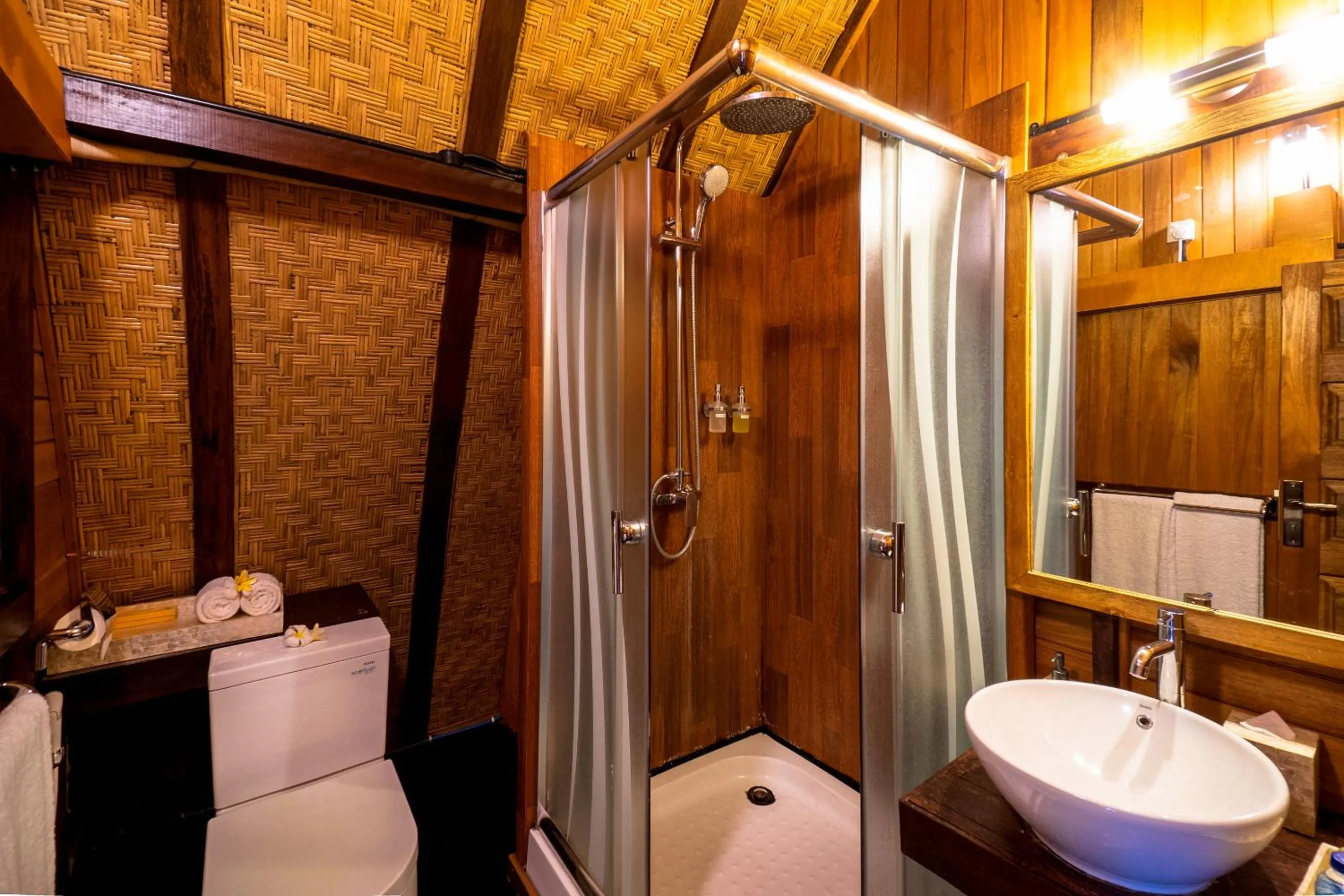 Shower in The Kirana Ungasan