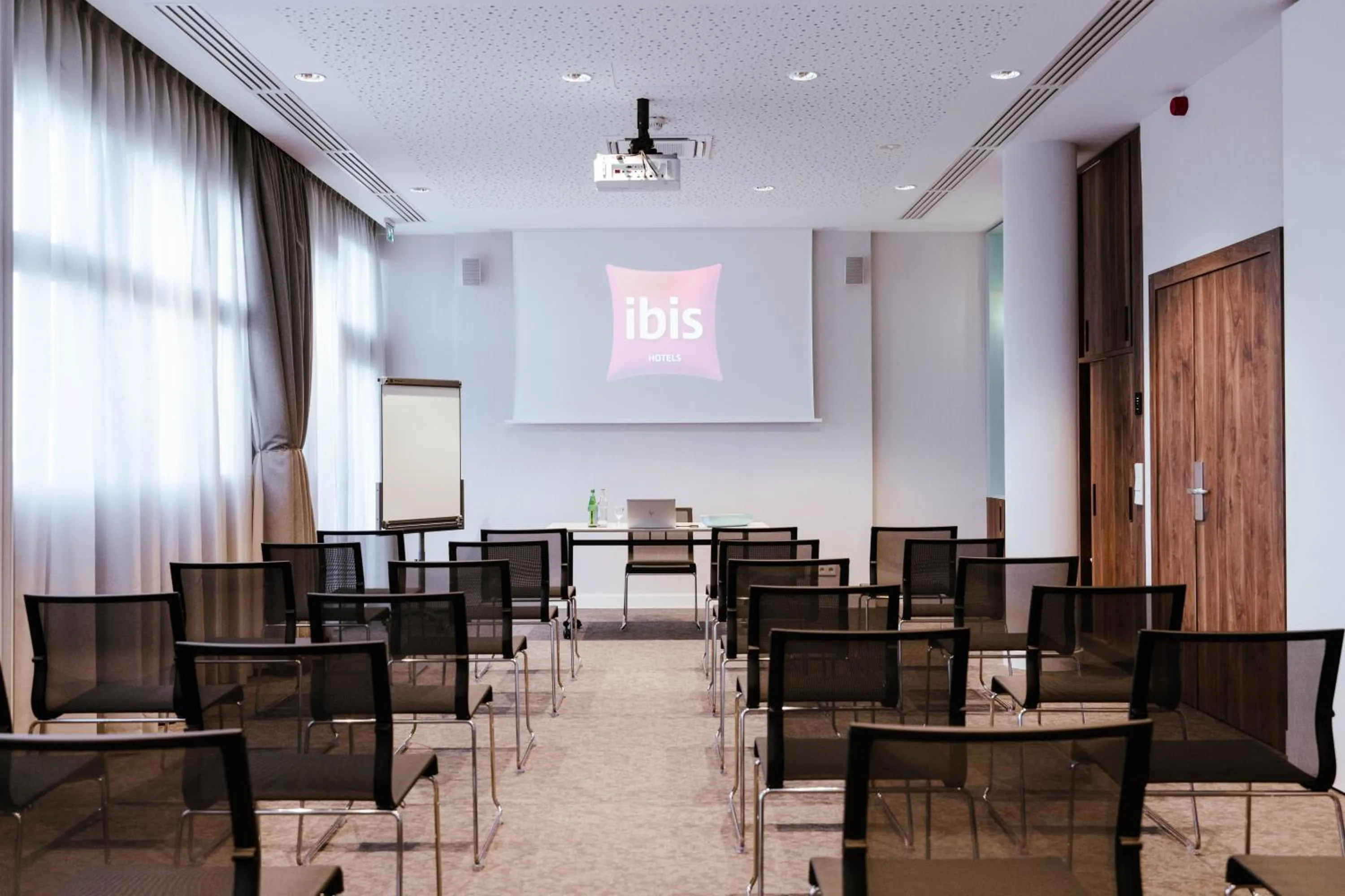 TV and multimedia in Ibis Luxembourg Airport