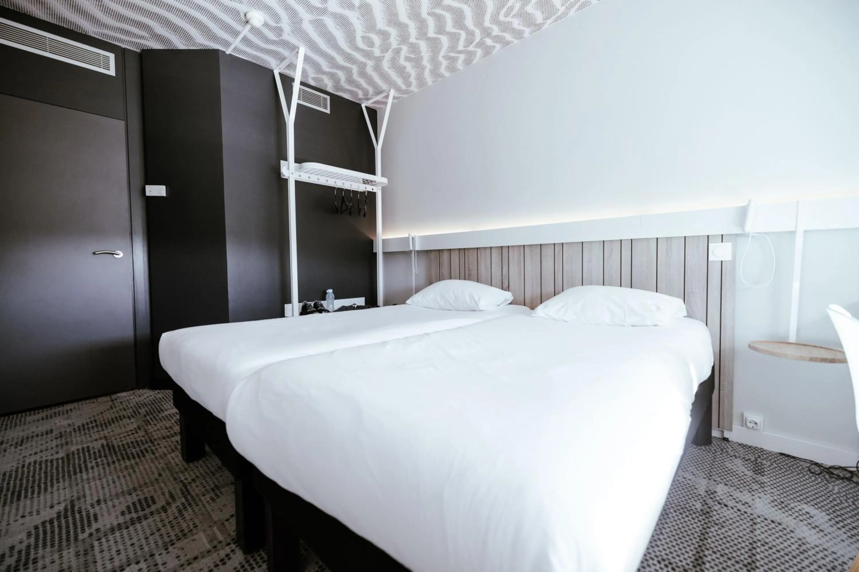 Bed in Ibis Luxembourg Airport