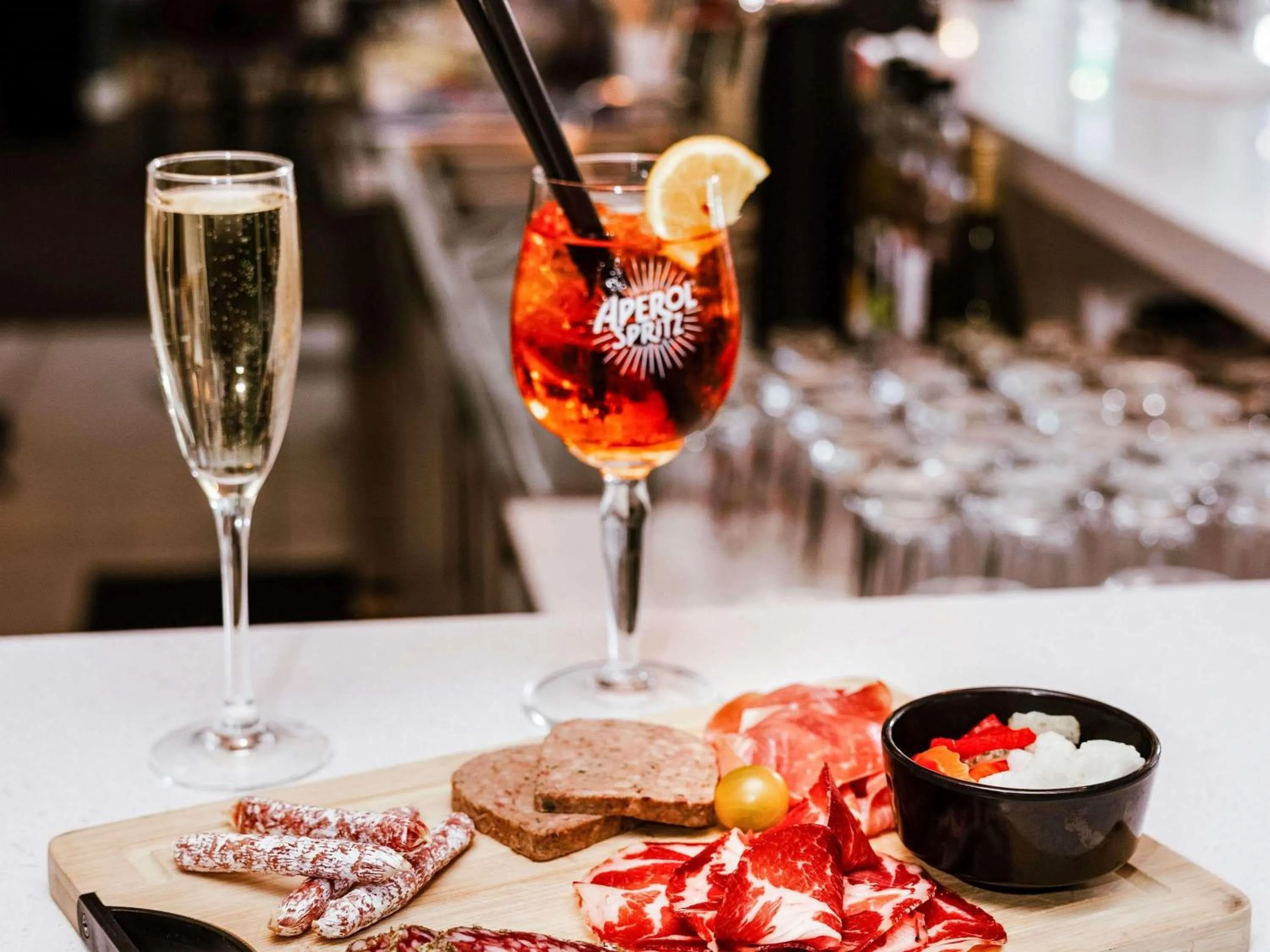 Lounge or bar in Ibis Luxembourg Airport