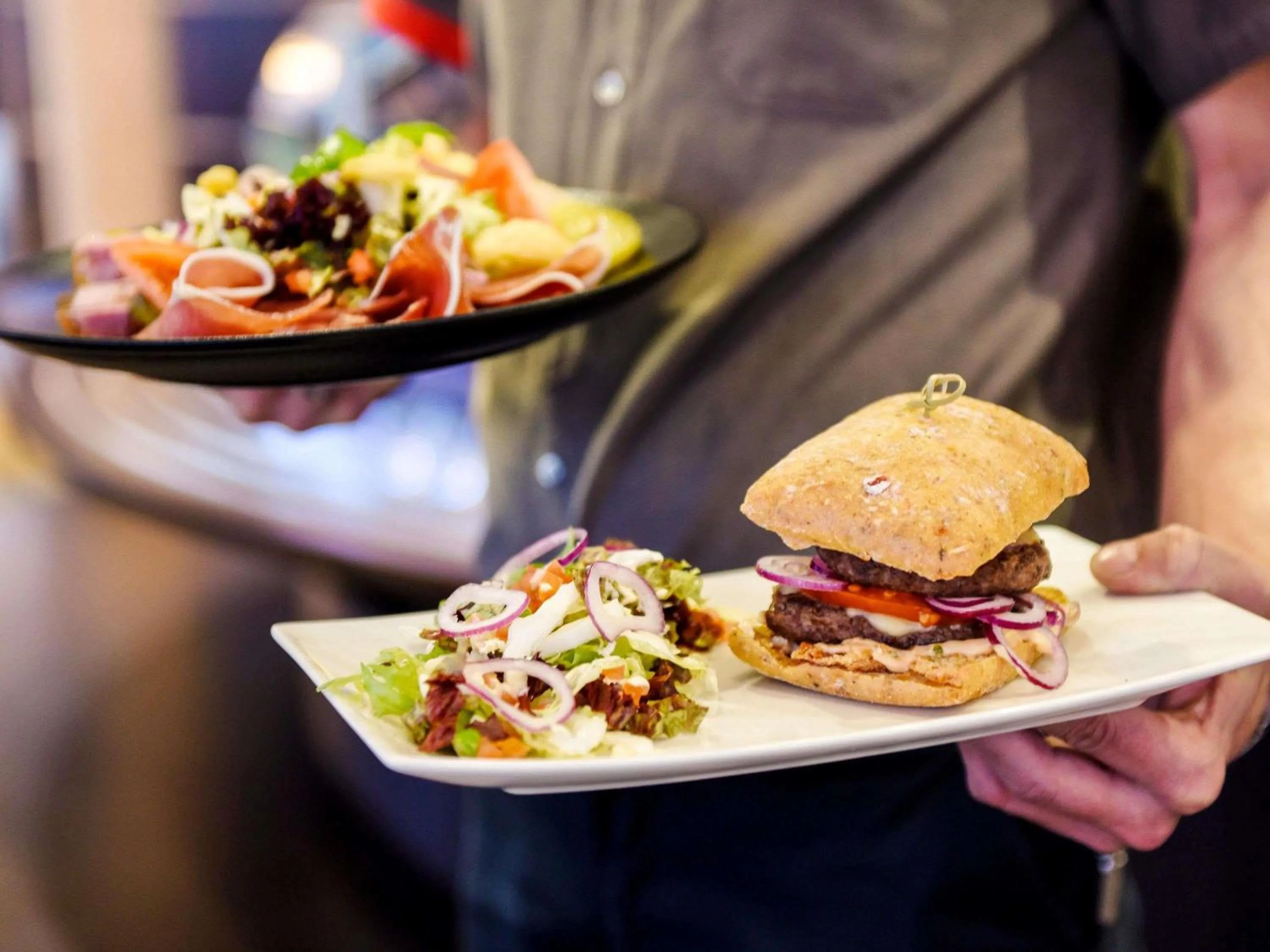 Restaurant/places to eat in Ibis Luxembourg Airport