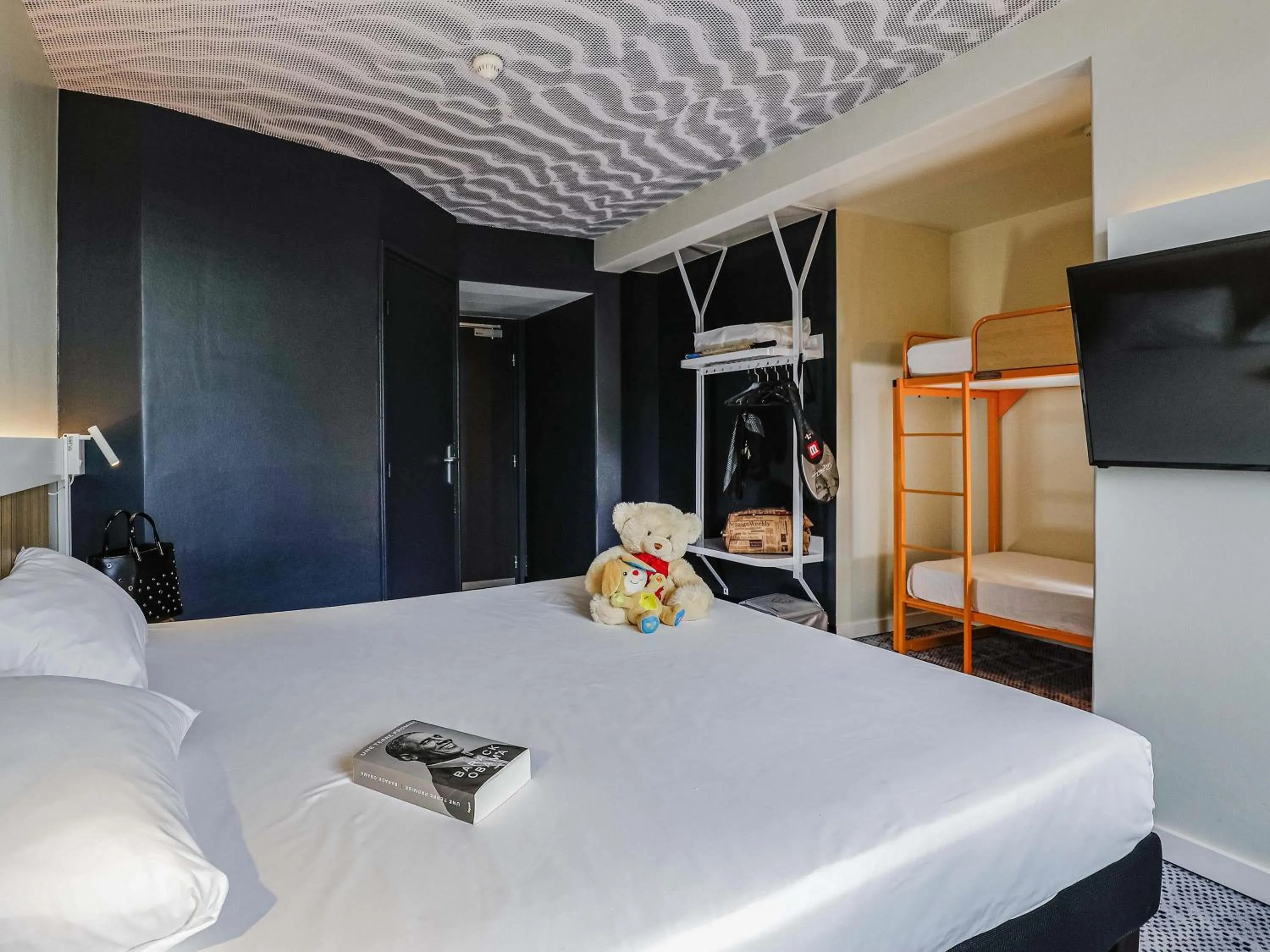 Bedroom, Bed in Ibis Luxembourg Airport