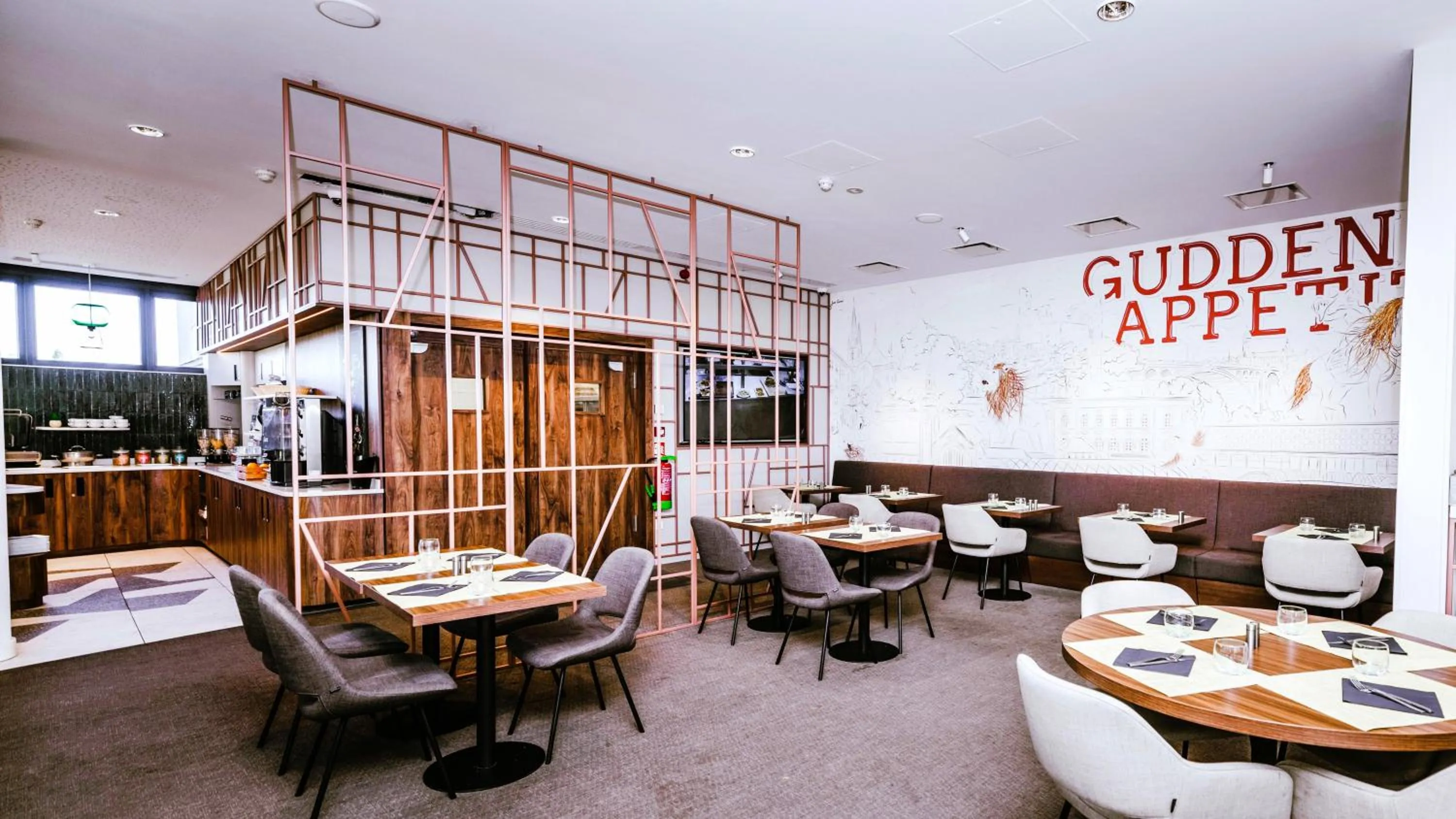 Restaurant/places to eat in Ibis Luxembourg Airport