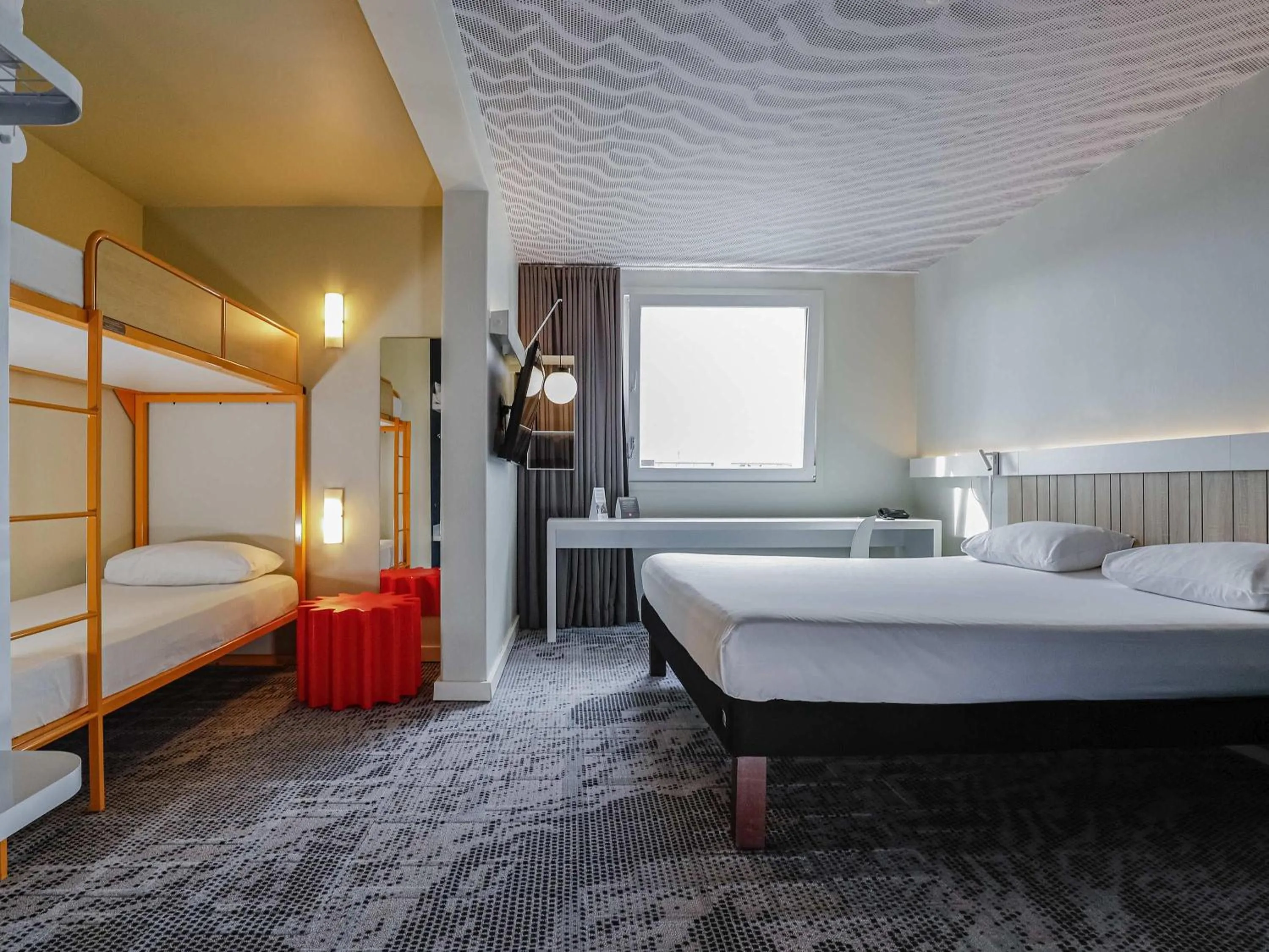 Bedroom, Bed in Ibis Luxembourg Airport