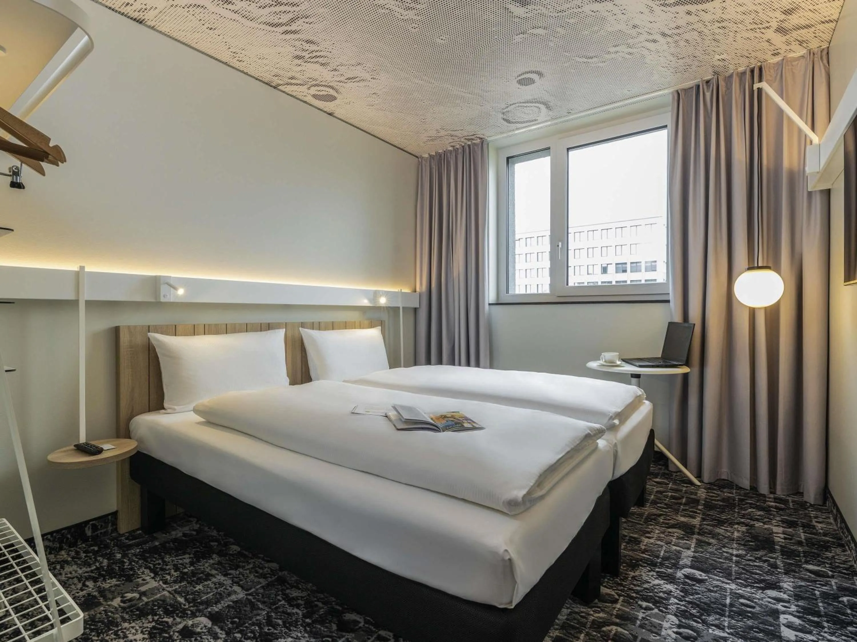 Bedroom, Bed in Ibis Luxembourg Airport