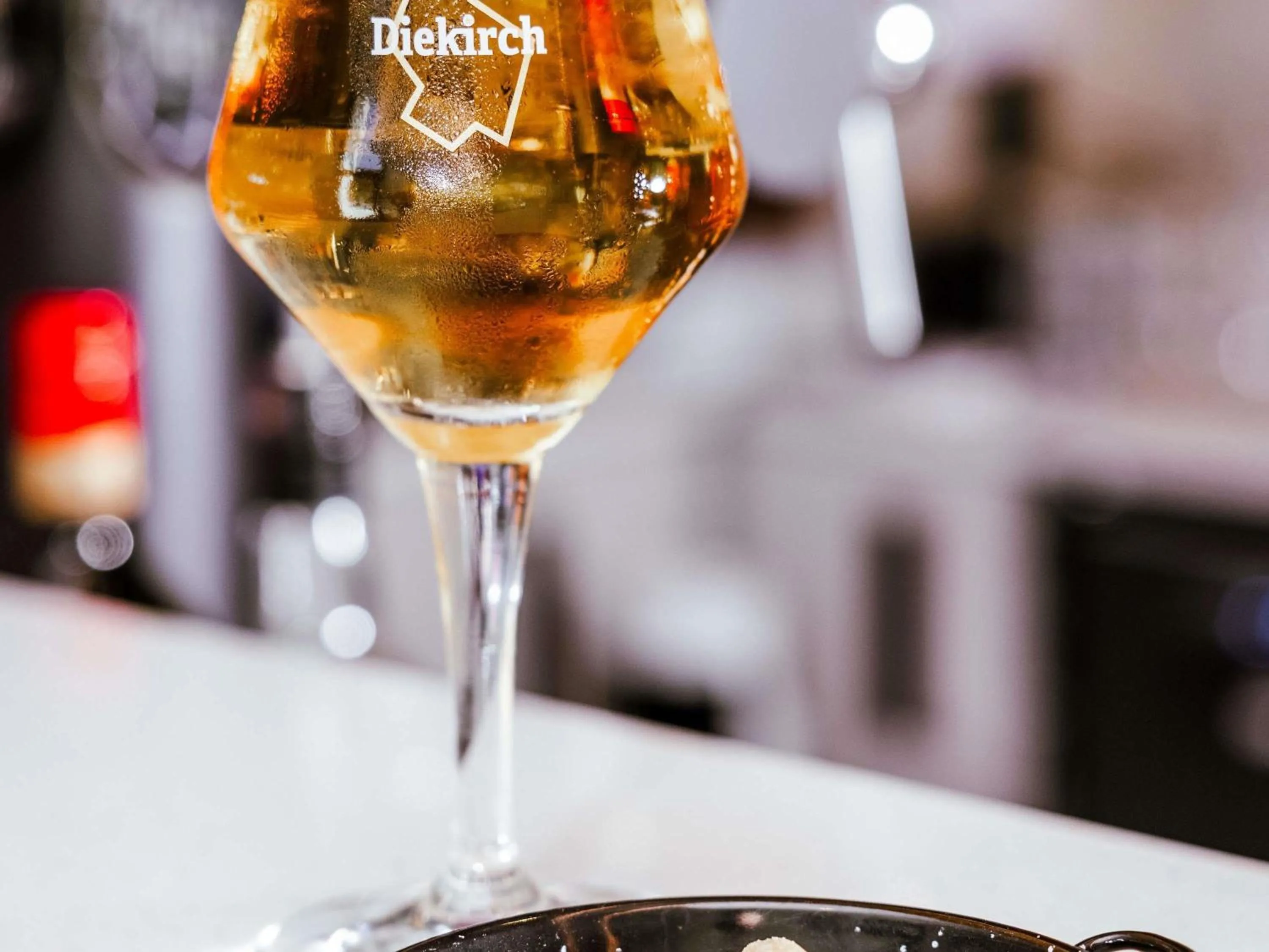 Lounge or bar in Ibis Luxembourg Airport