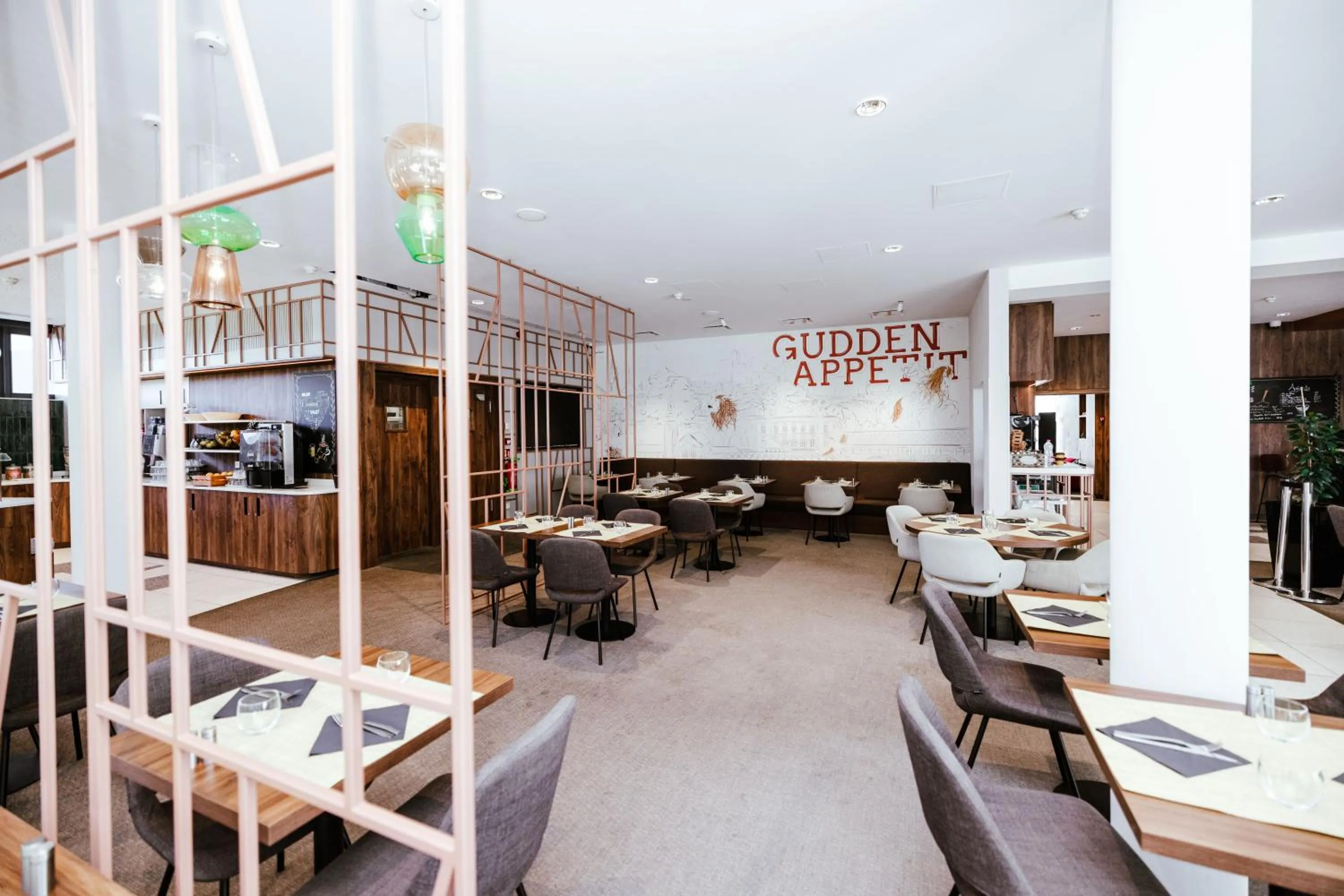 Restaurant/places to eat in Ibis Luxembourg Airport