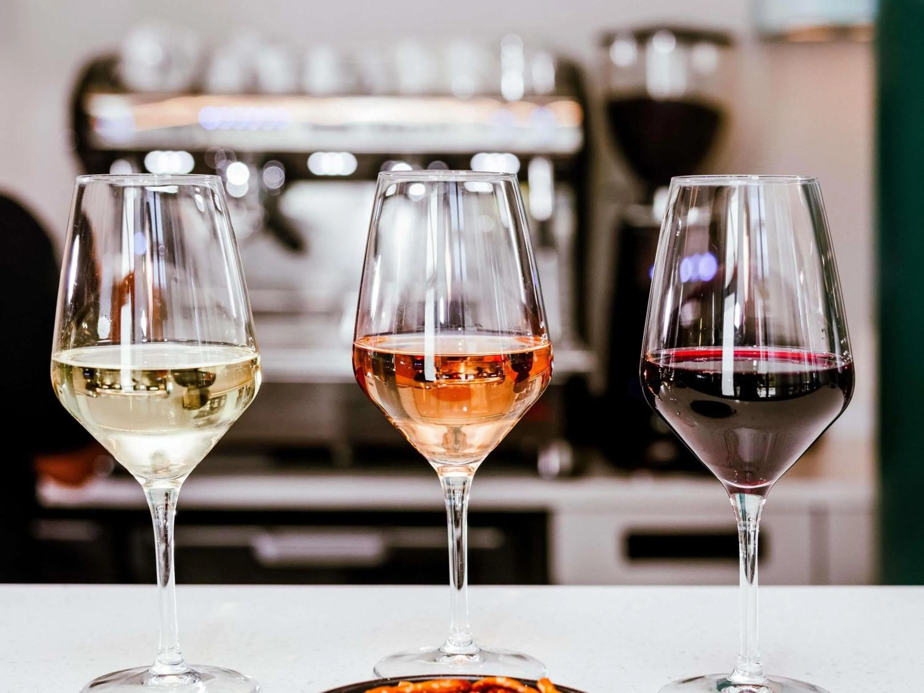 Lounge or bar in Ibis Luxembourg Airport