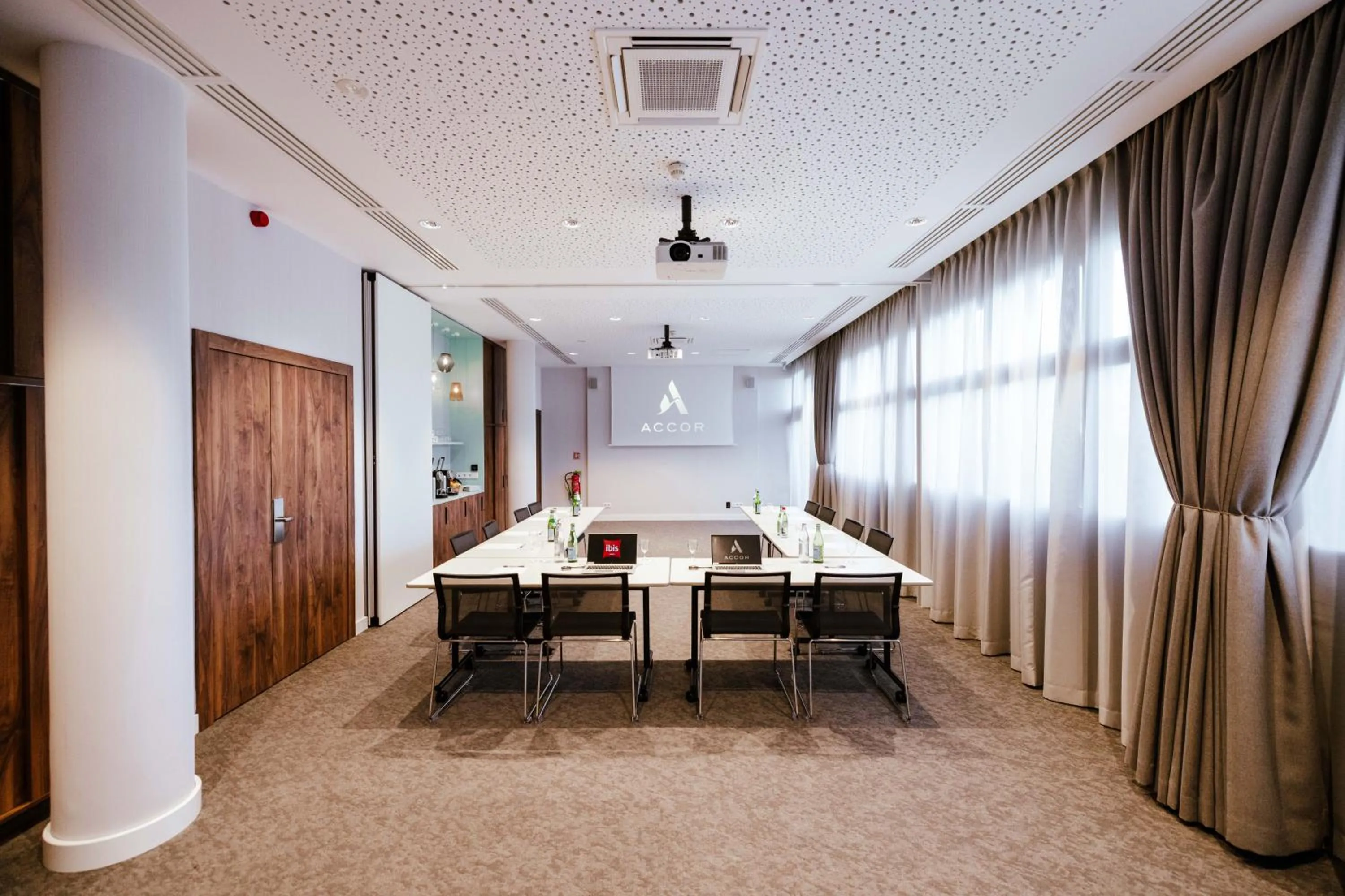 TV and multimedia in Ibis Luxembourg Airport