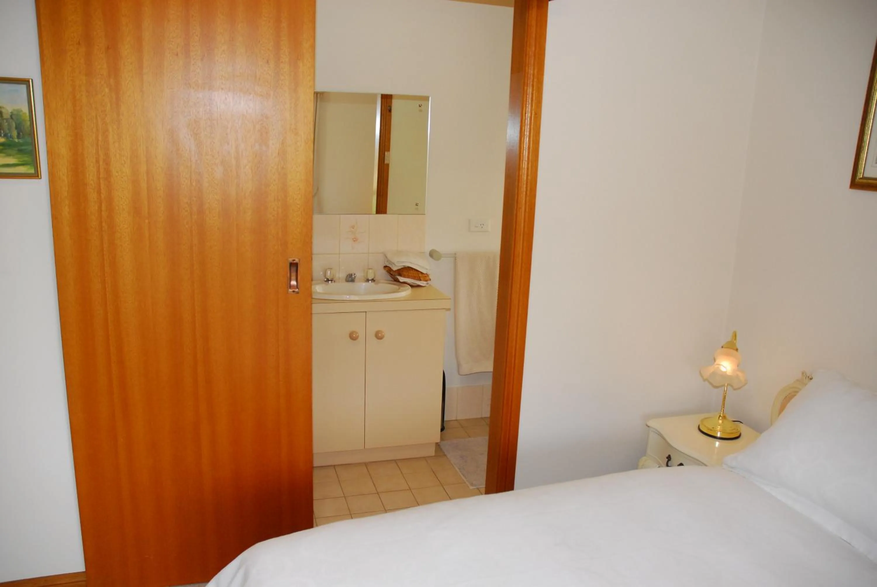 Bathroom, Bed in Gaerwood B&B