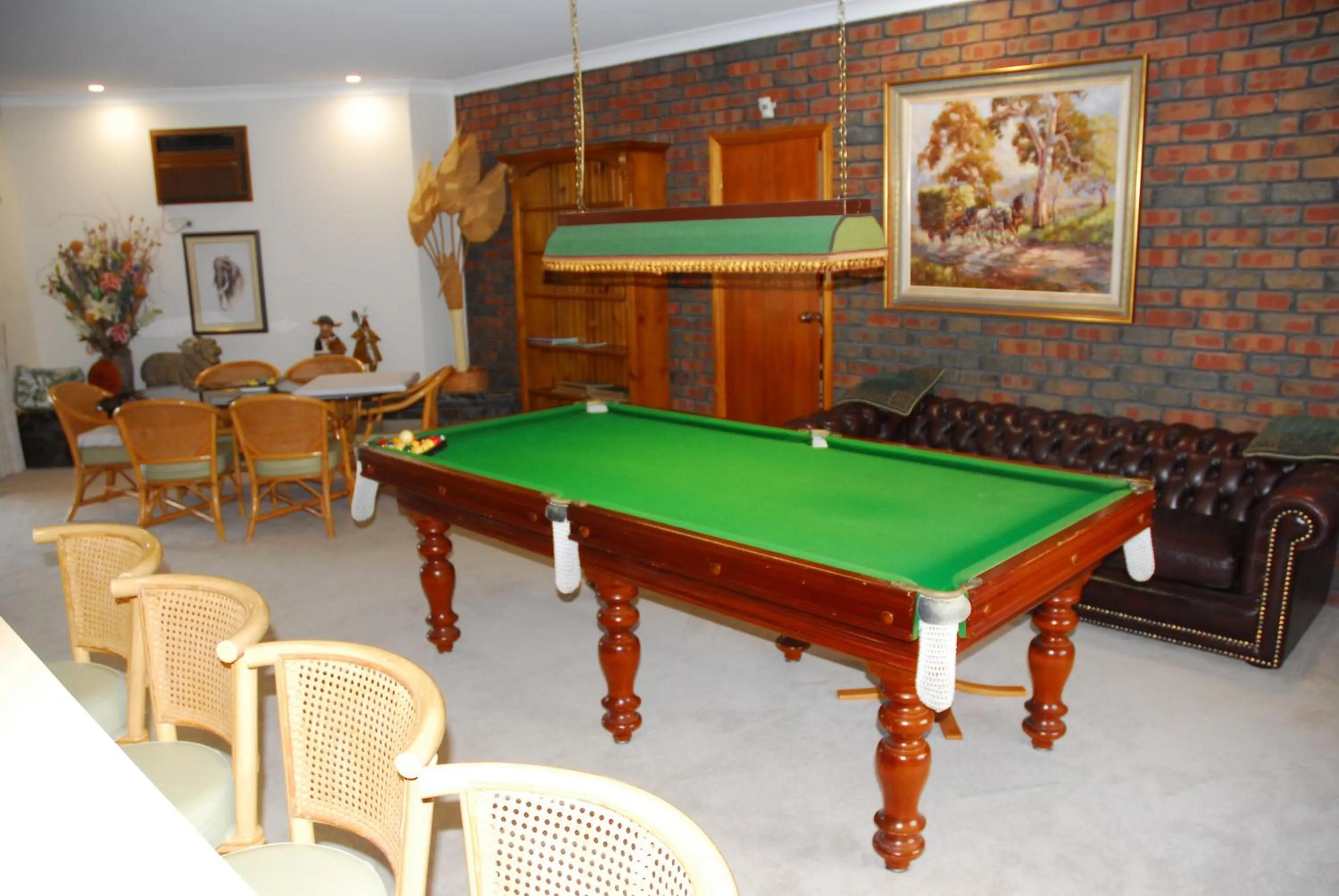 Billiard in Gaerwood B&B