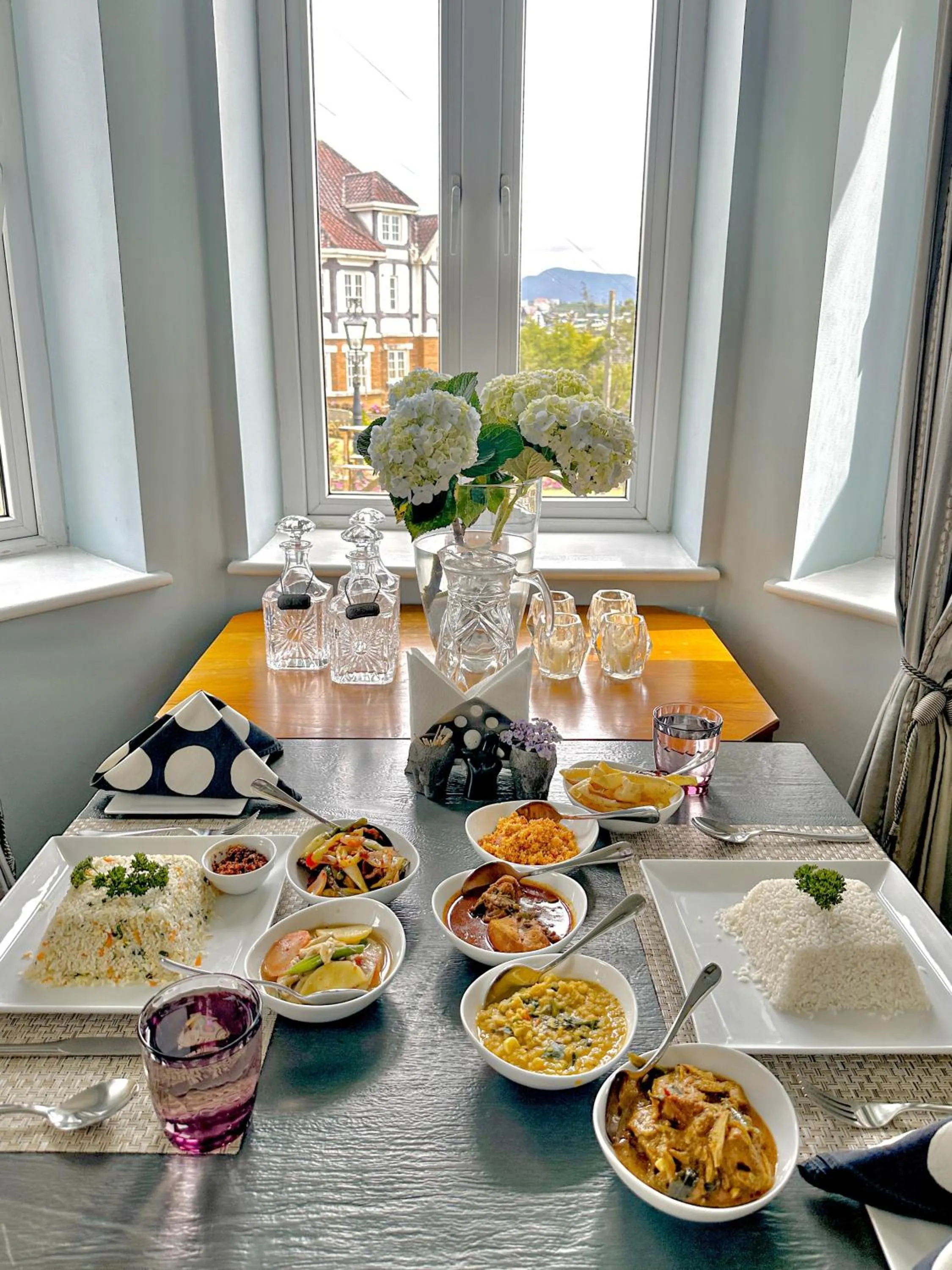 Dining area in Kent Cottage