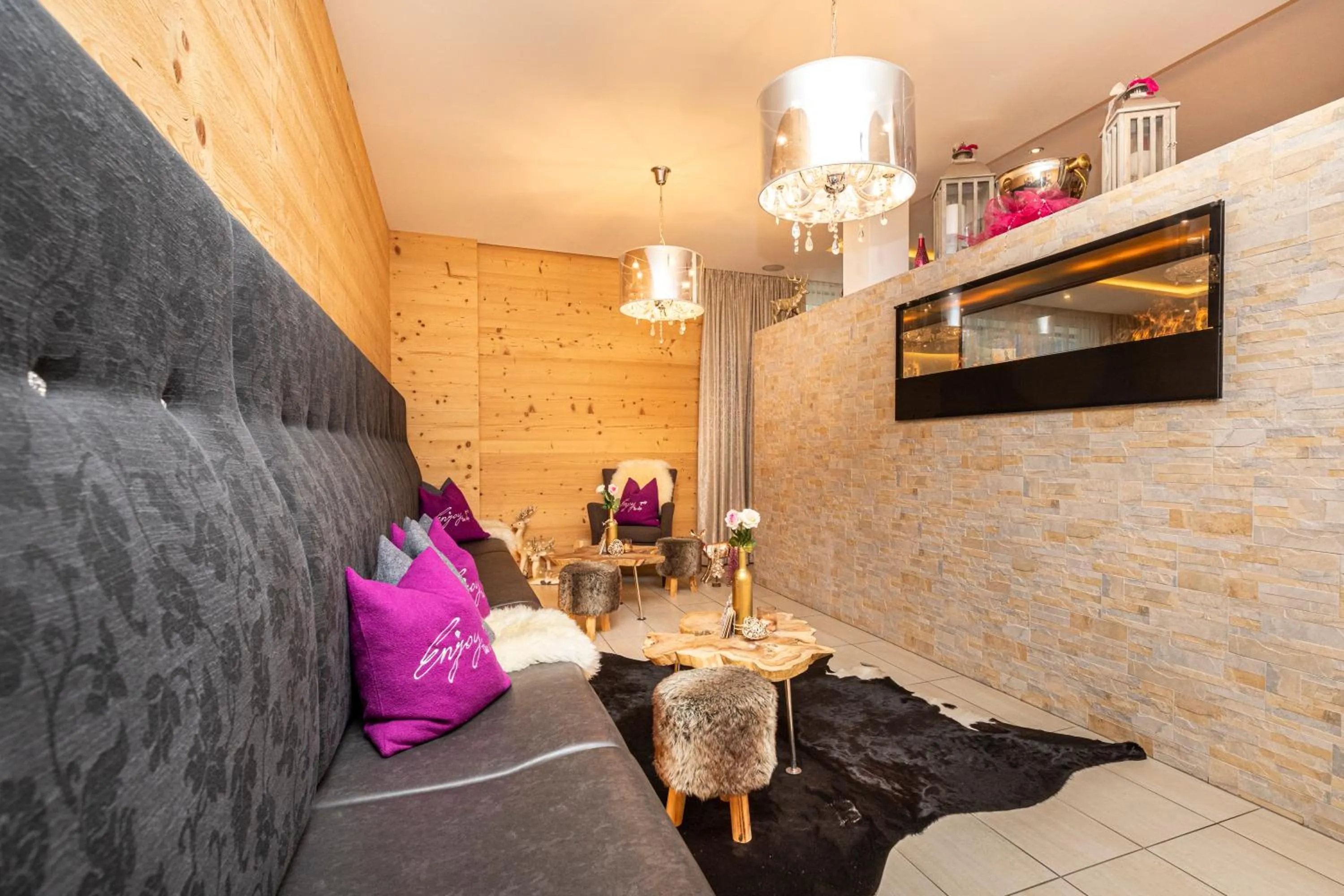 Communal lounge/ TV room in Enjoy The Alps