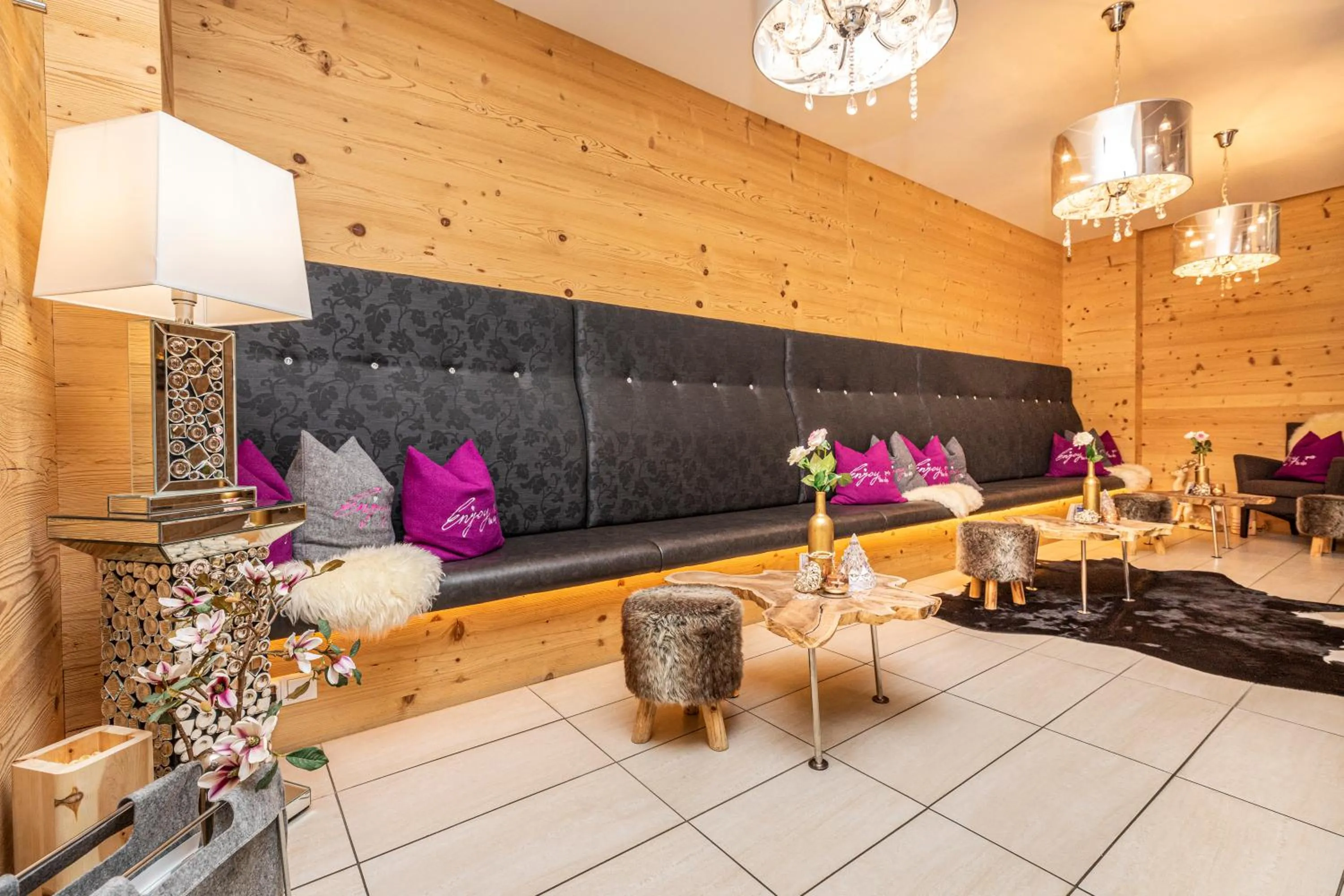 Communal lounge/ TV room in Enjoy The Alps