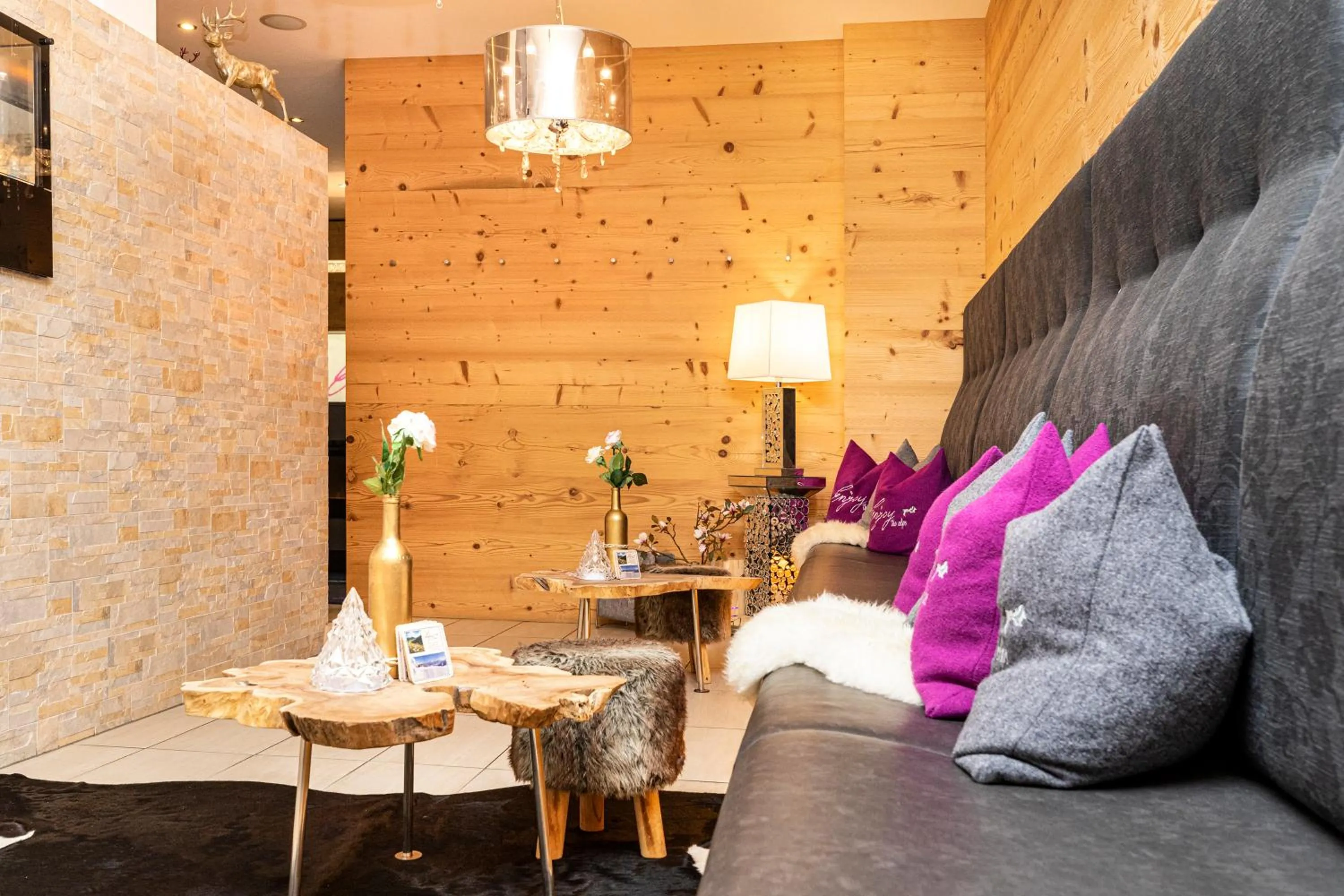 Communal lounge/ TV room in Enjoy The Alps