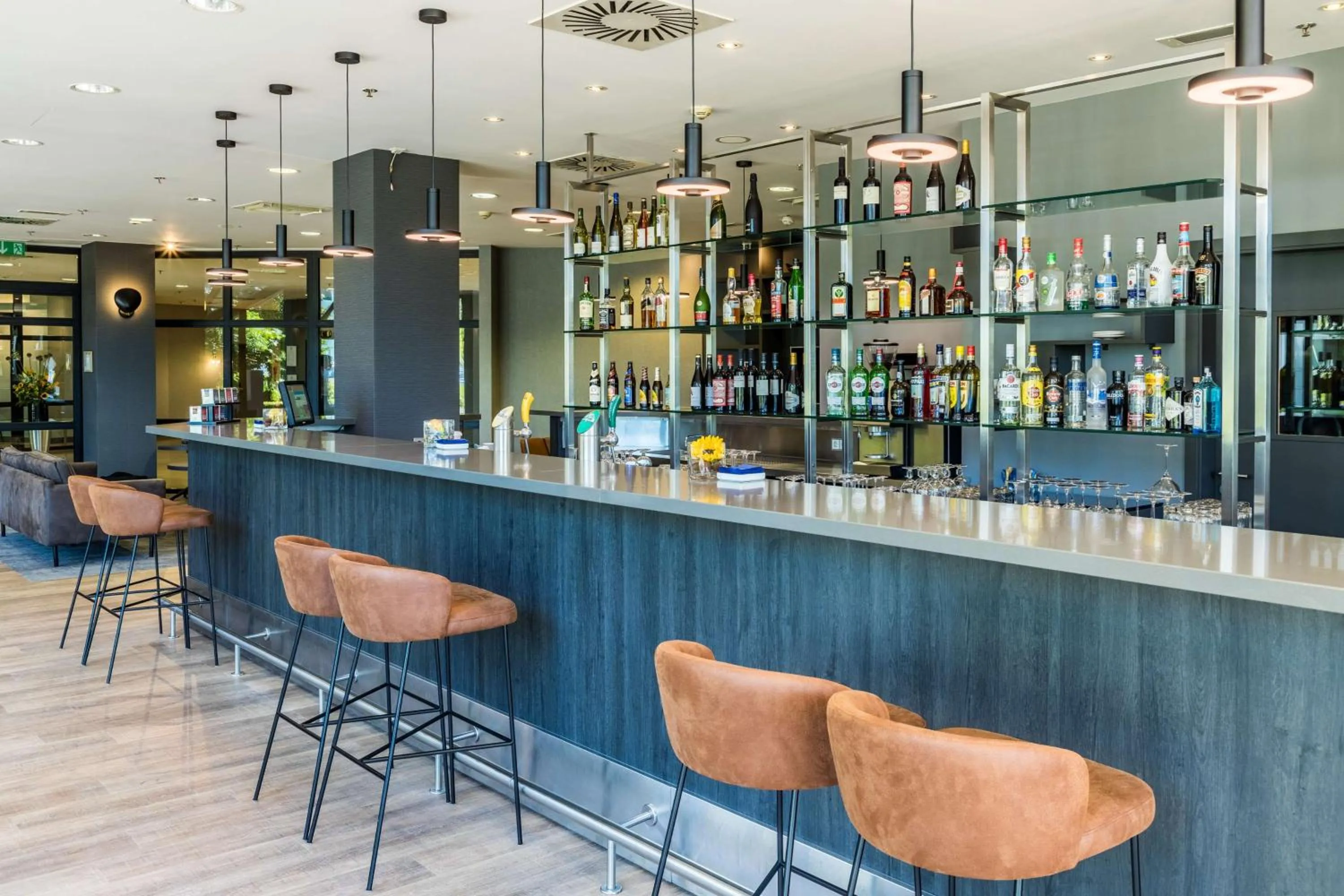 Lounge or bar in NH Luxembourg Airport