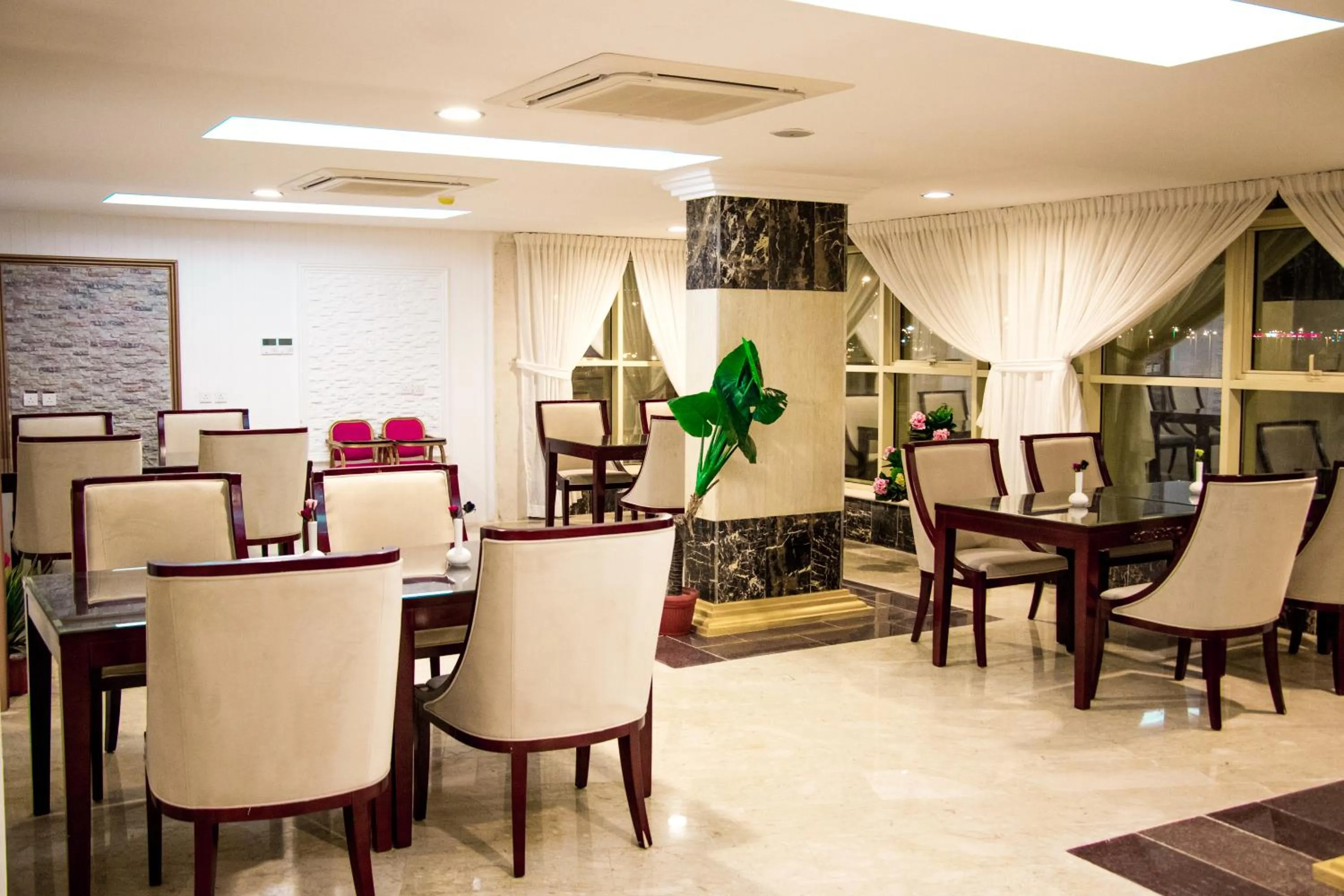 Restaurant/places to eat in Alazhar Palace Hotel