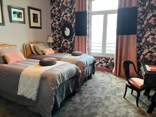 Large Double Room in Les Lamartine-chambres d'hôtes Large Double Room in Les Lamartine-chambres d'hôtes
