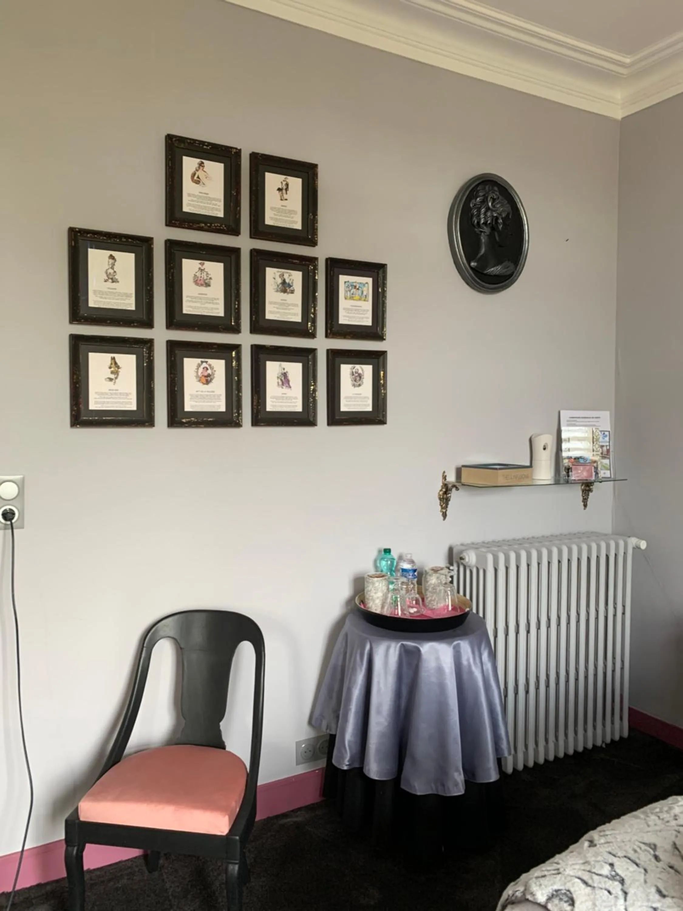 Large Double Room in Les Lamartine-chambres d'hôtes