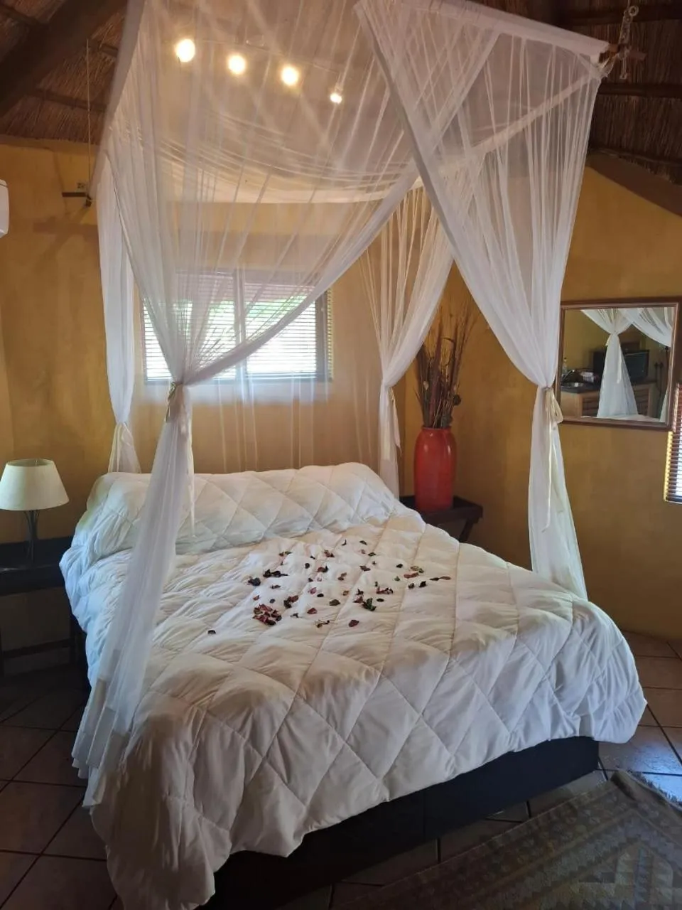 Restaurant/places to eat, Bed in Jabula Kruger Safari Lodge