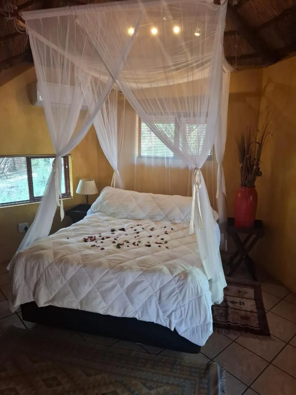 Restaurant/places to eat, Bed in Jabula Kruger Safari Lodge