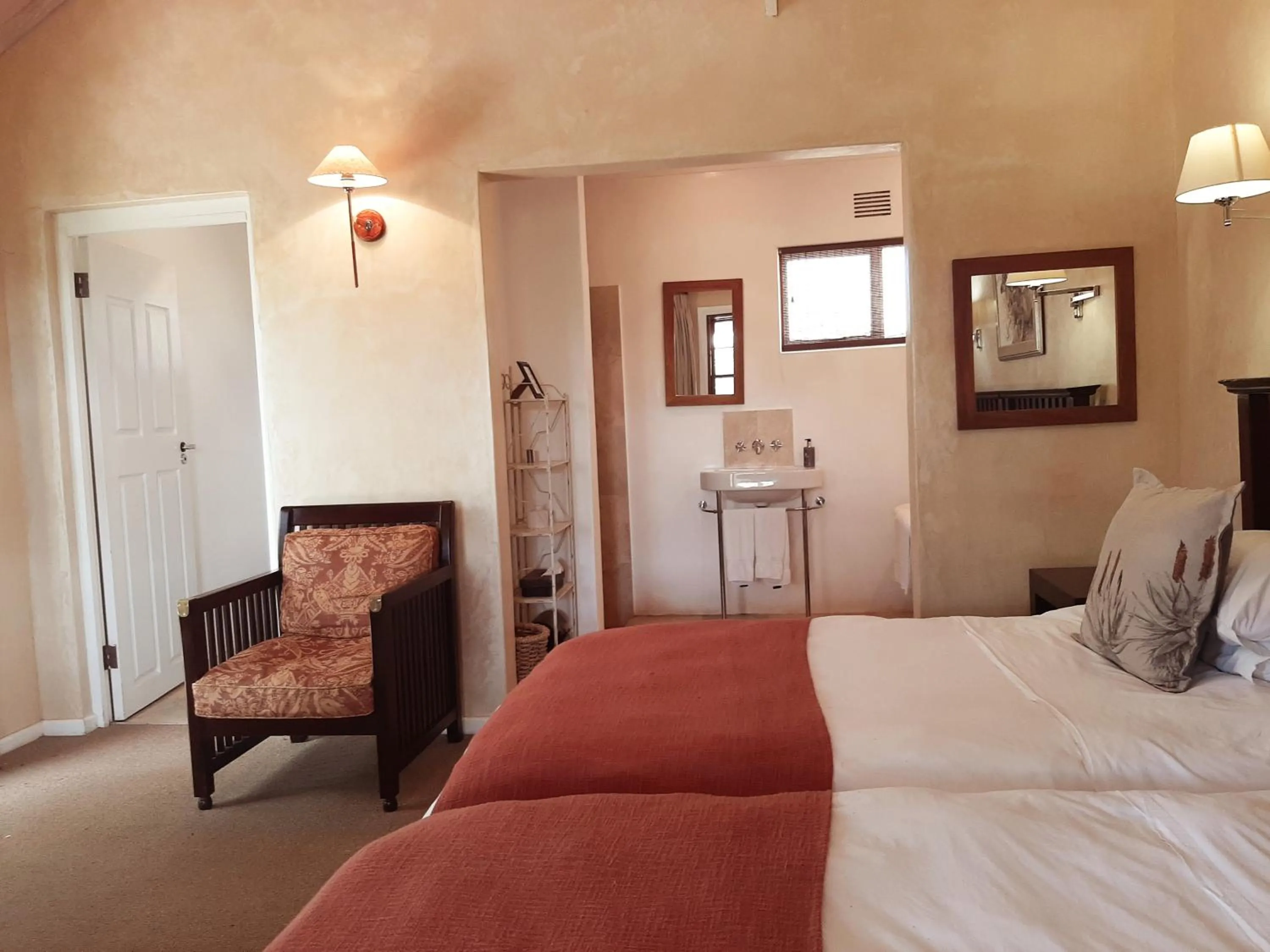 Bed in Leeuwenbosch Shearers Lodge - Amakhala Game Reserve