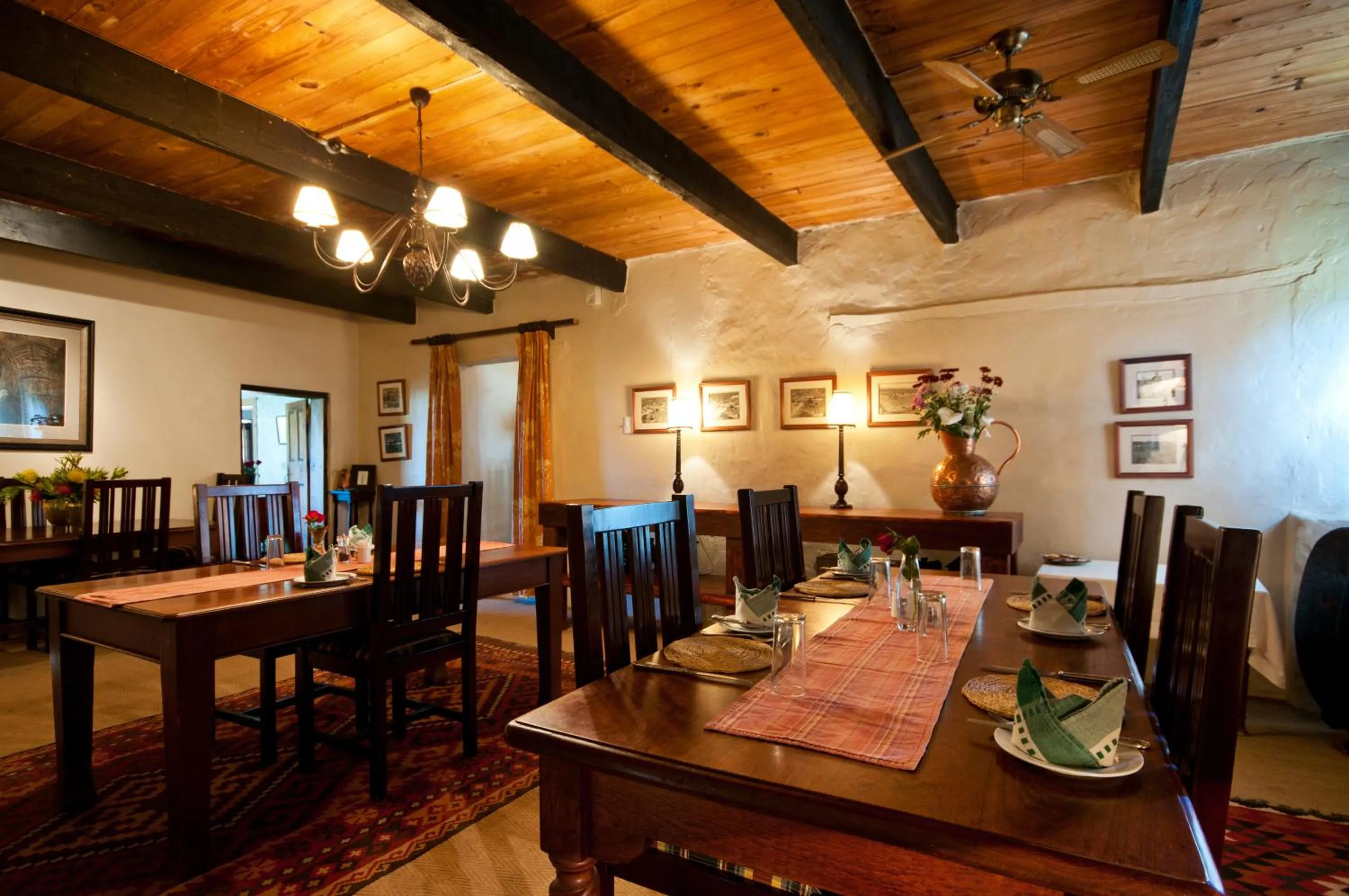 Restaurant/places to eat in Leeuwenbosch Shearers Lodge - Amakhala Game Reserve