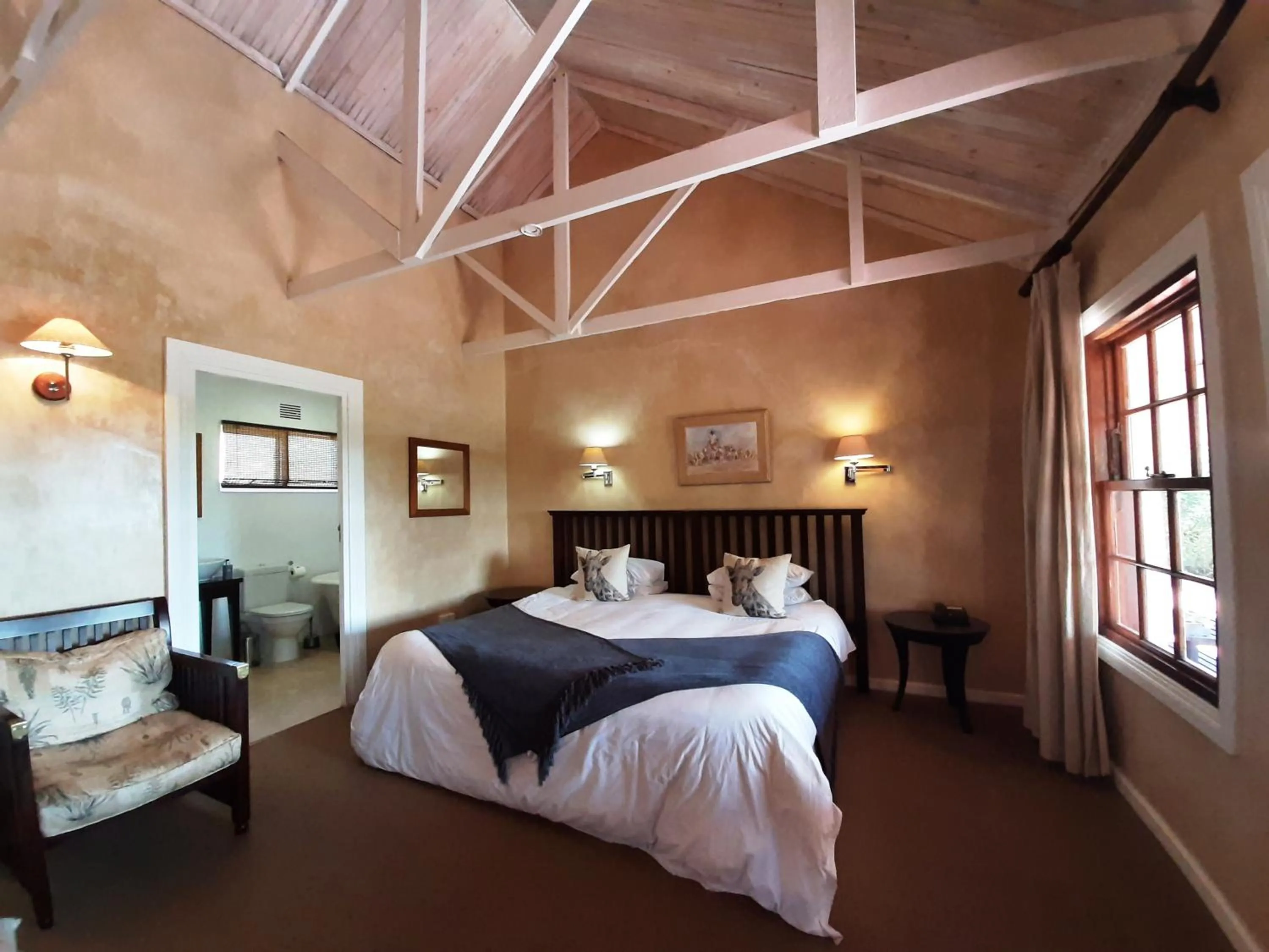 Bed in Leeuwenbosch Shearers Lodge - Amakhala Game Reserve