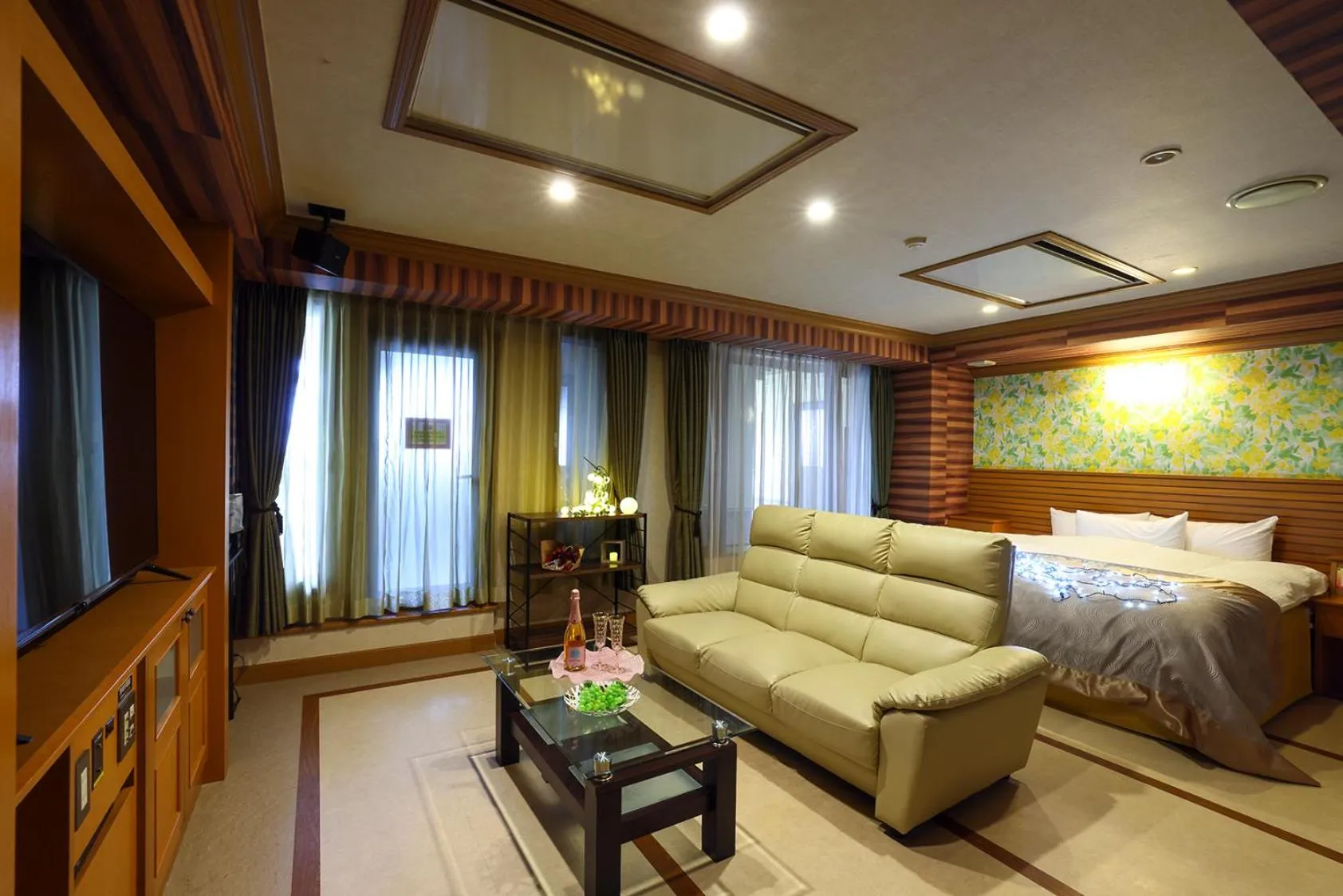 Bed in Hotel Water Gate Nagoya - Love Hotel for couple -