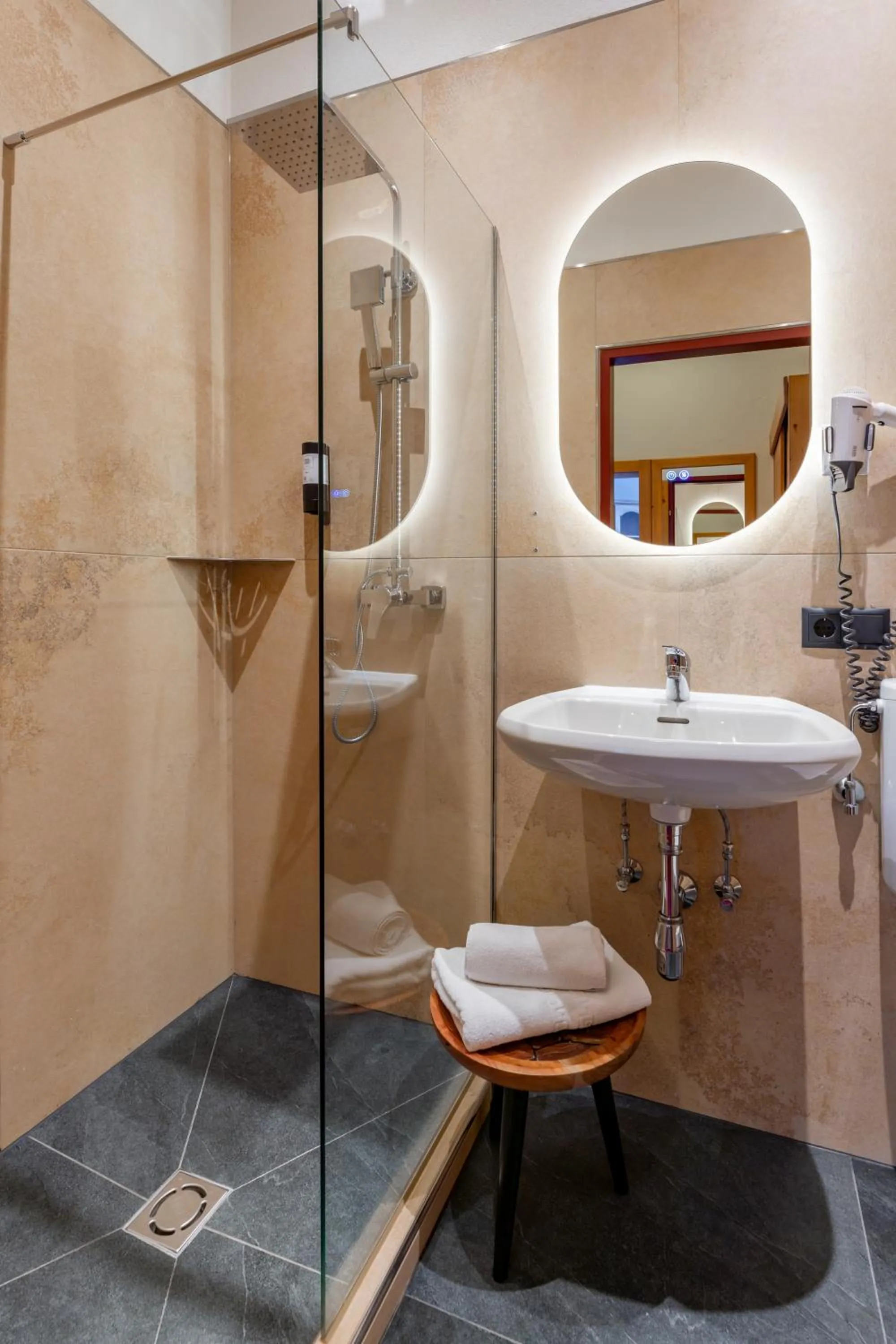 Shower in Hotel Gasthof Post