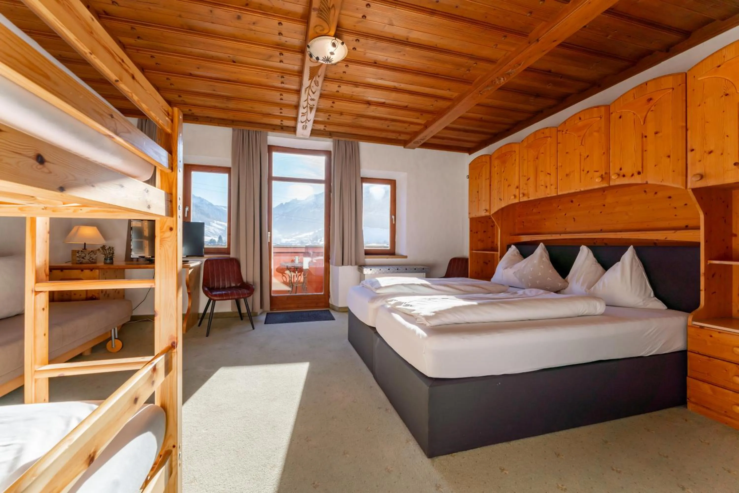 Photo of the whole room, Bed in Hotel Gasthof Post