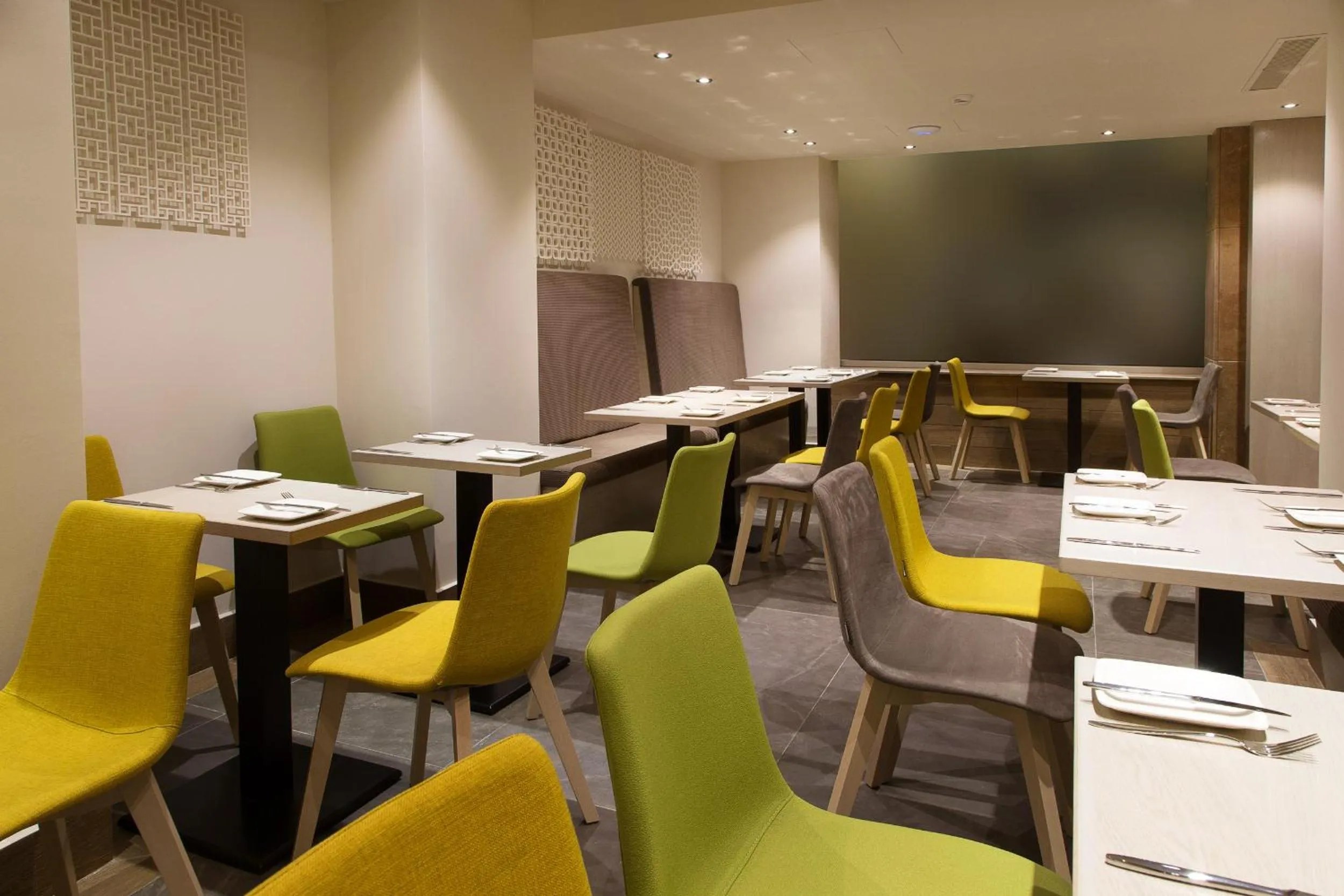 Restaurant/places to eat in Ddream Hotel