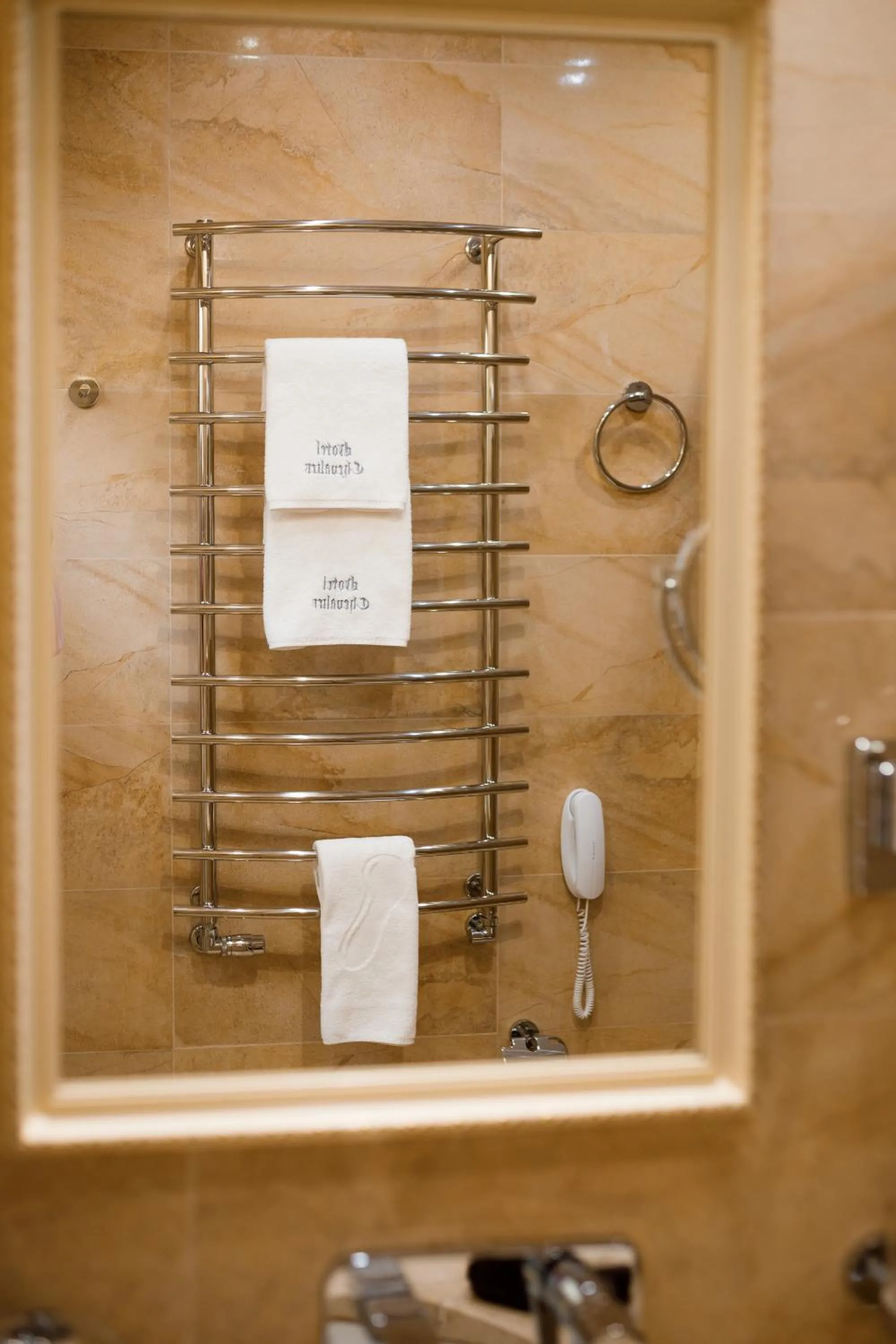Shower in Chevalier Hotel & SPA