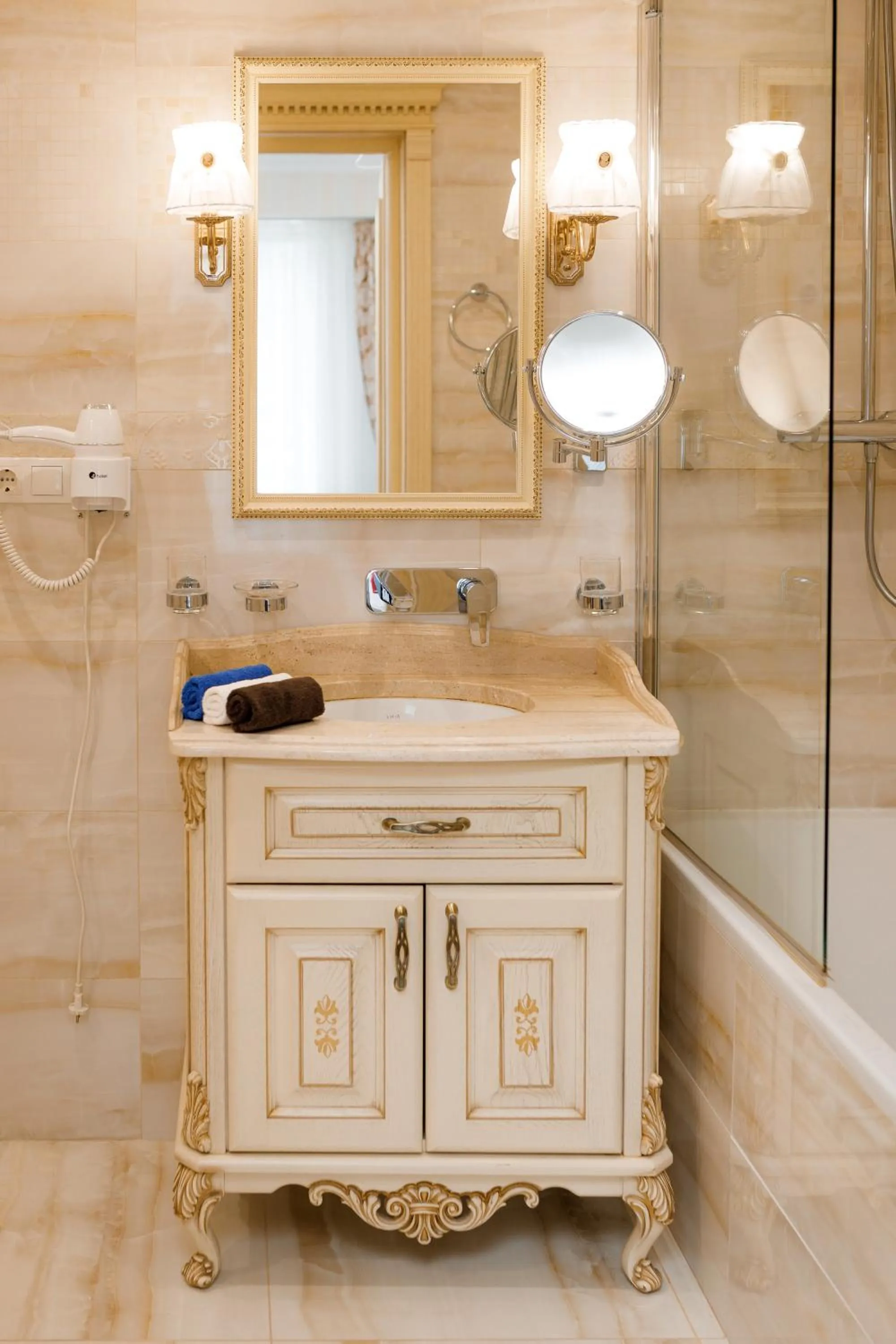 Bathroom in Chevalier Hotel & SPA