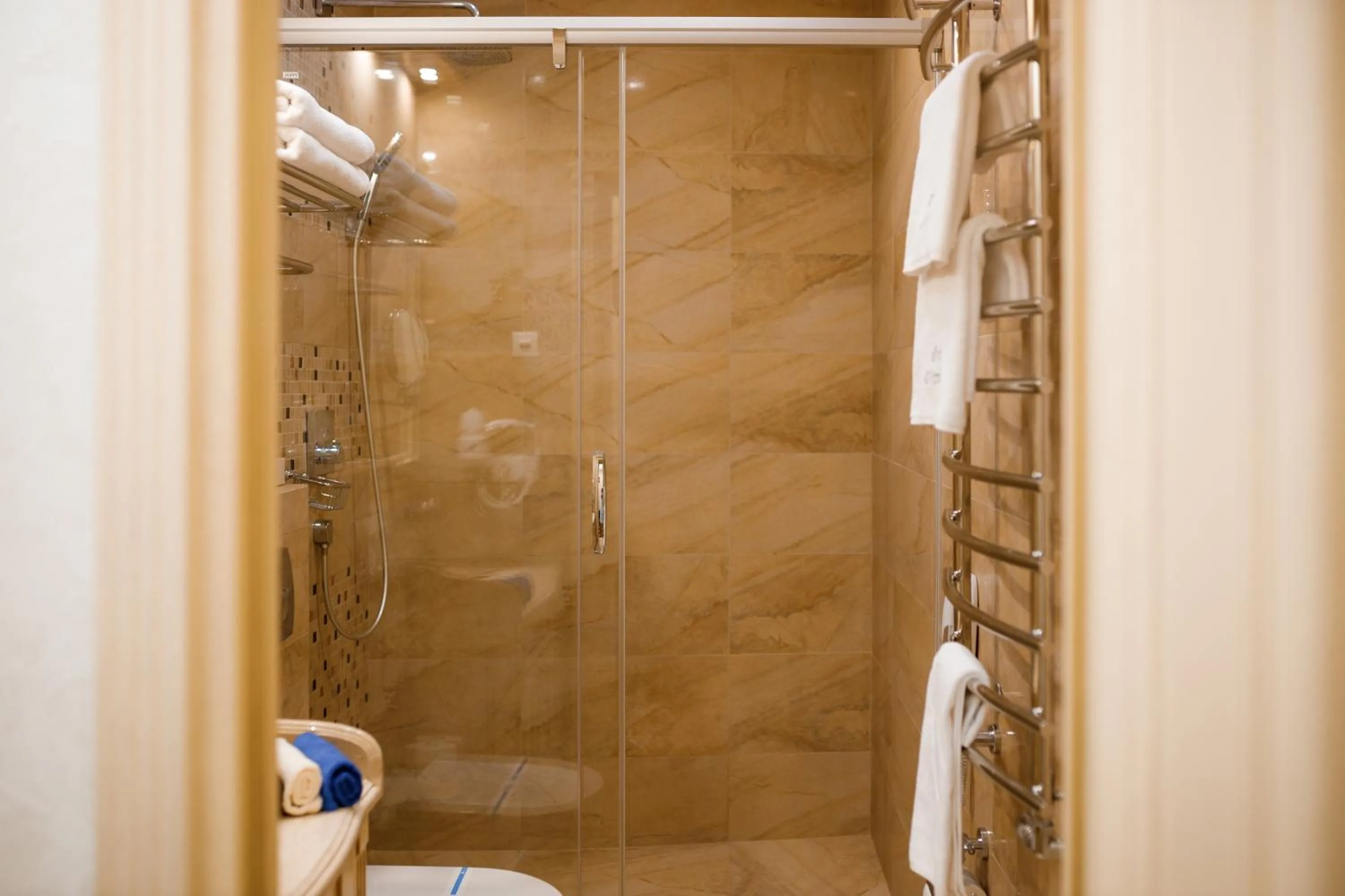Shower in Chevalier Hotel & SPA