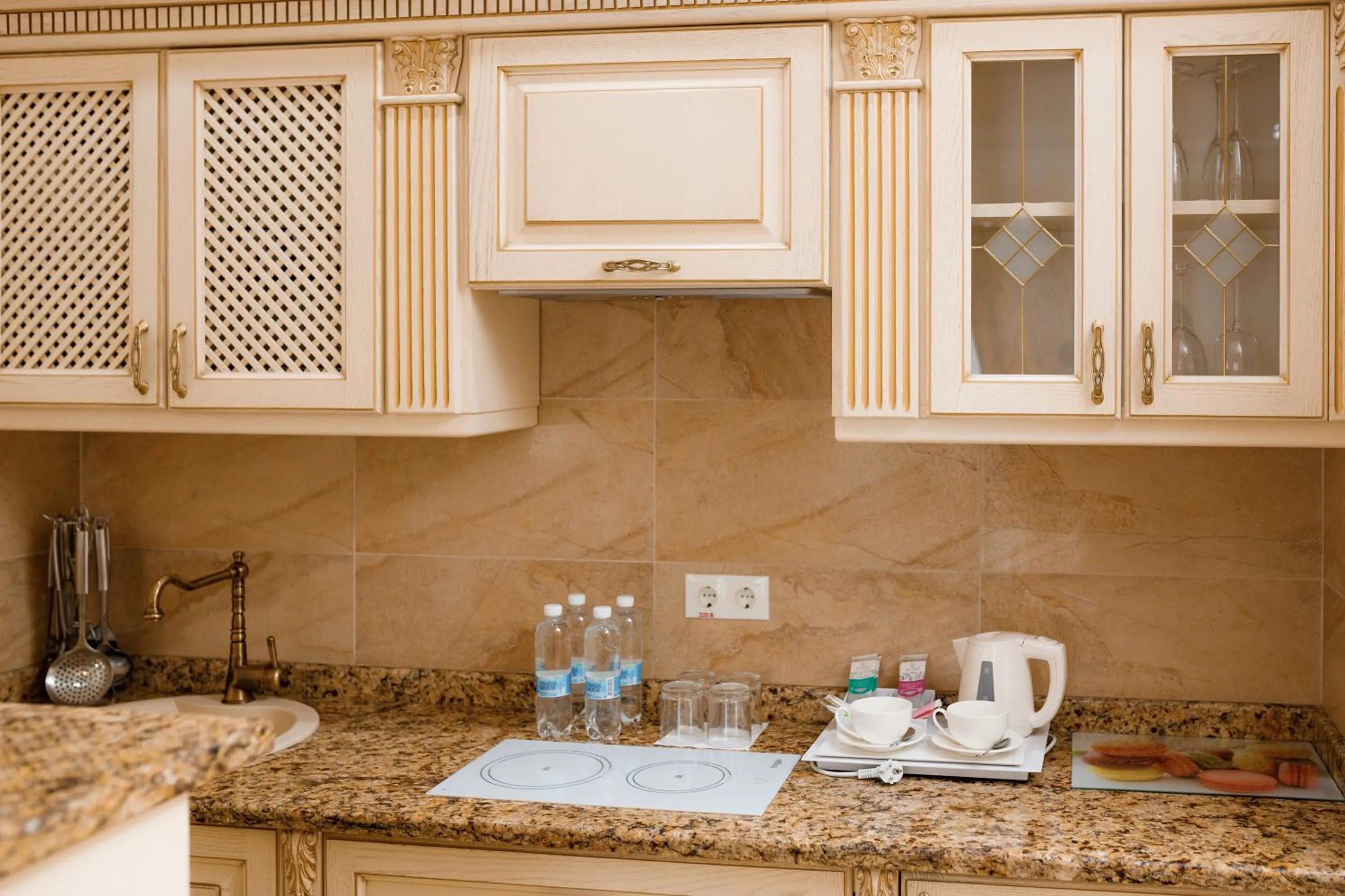 Coffee/tea facilities in Chevalier Hotel & SPA