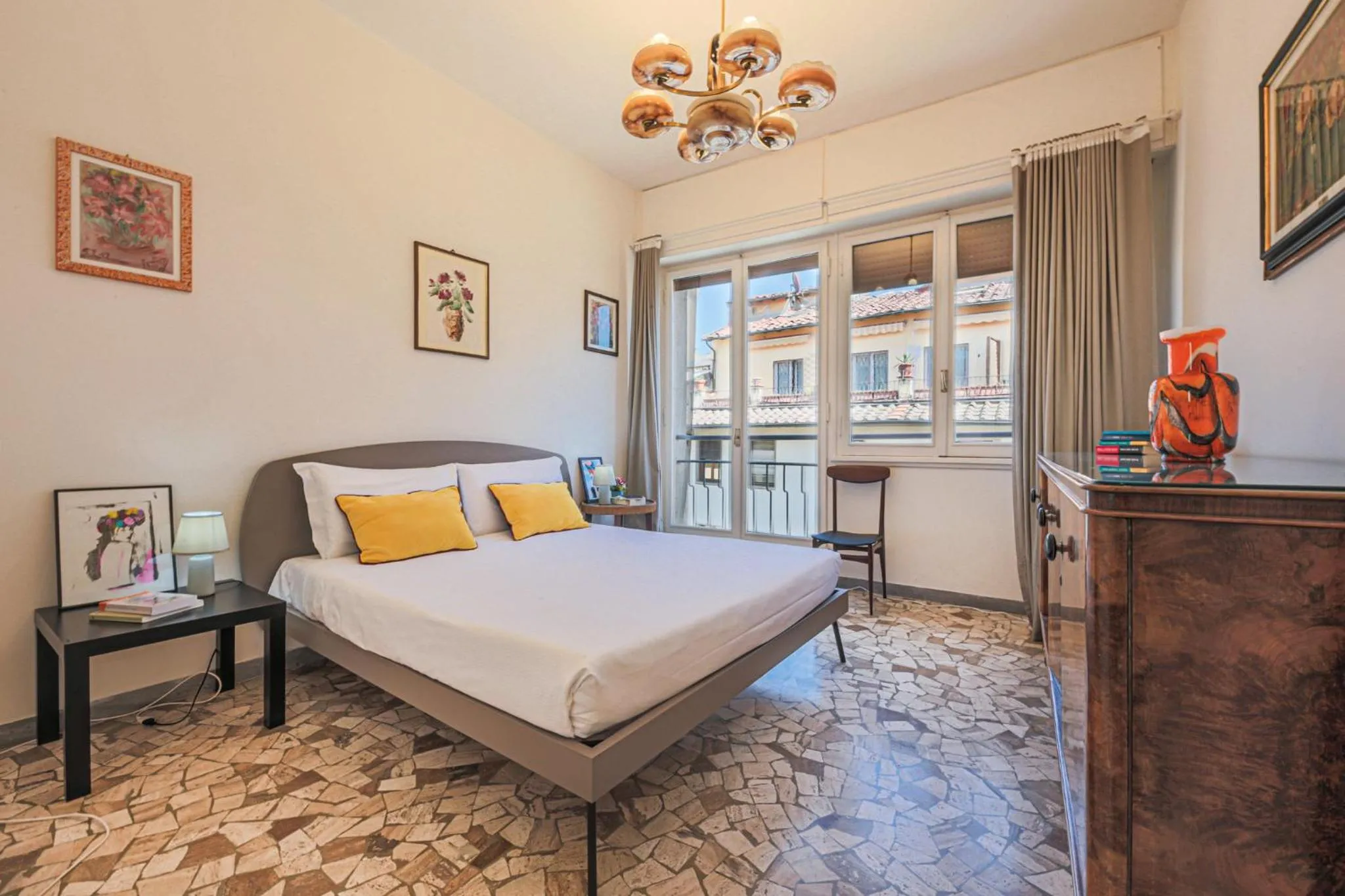 Photo of the whole room, Bed in Apartments Florence - Santa Maria Balcony
