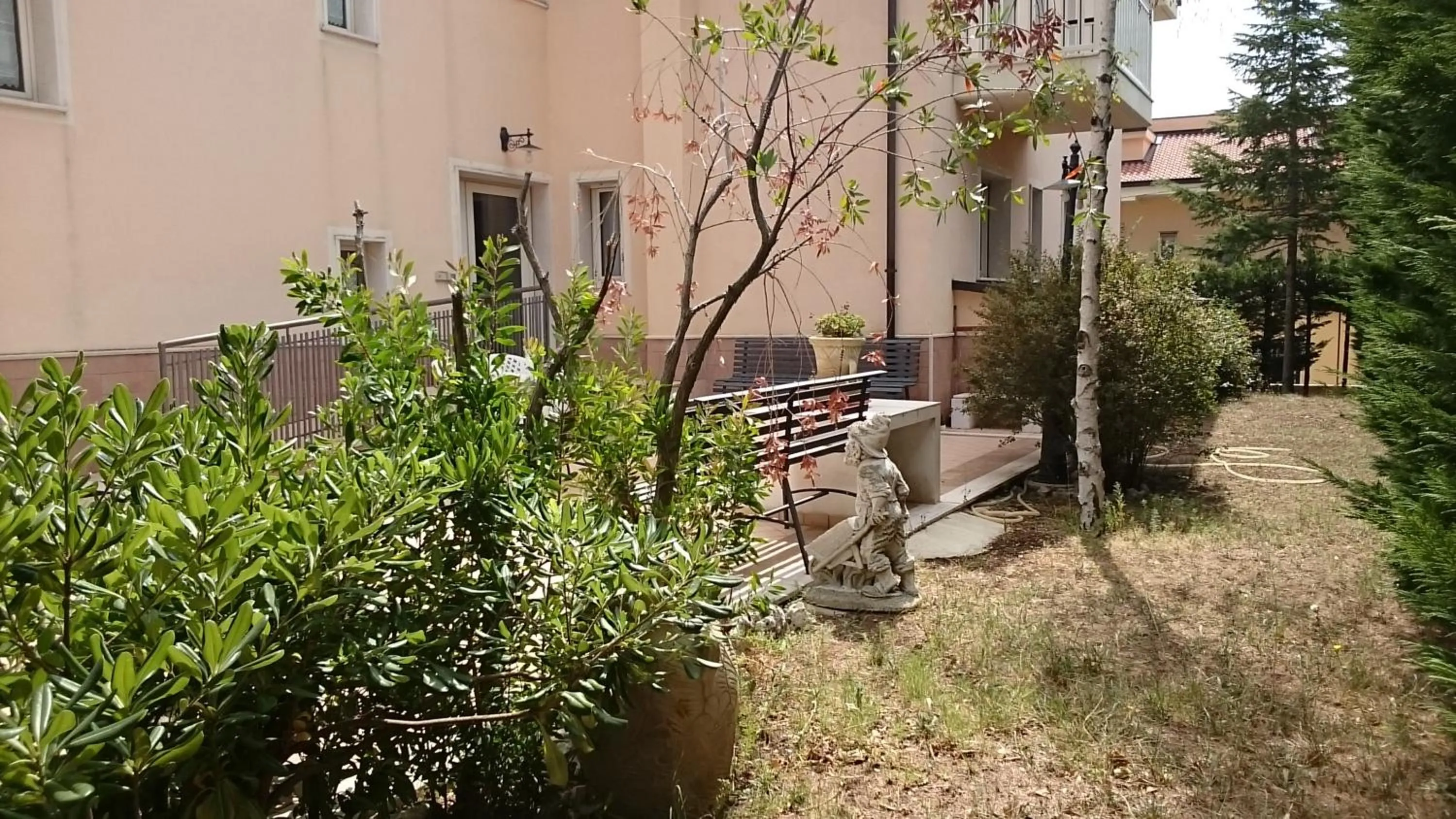 Hotel Holiday House