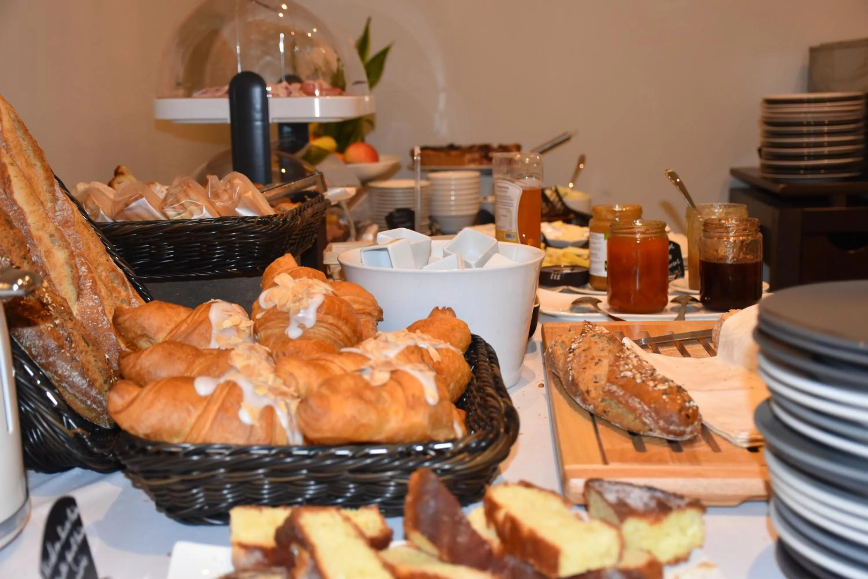 Buffet breakfast in HOTEL de la POSTE