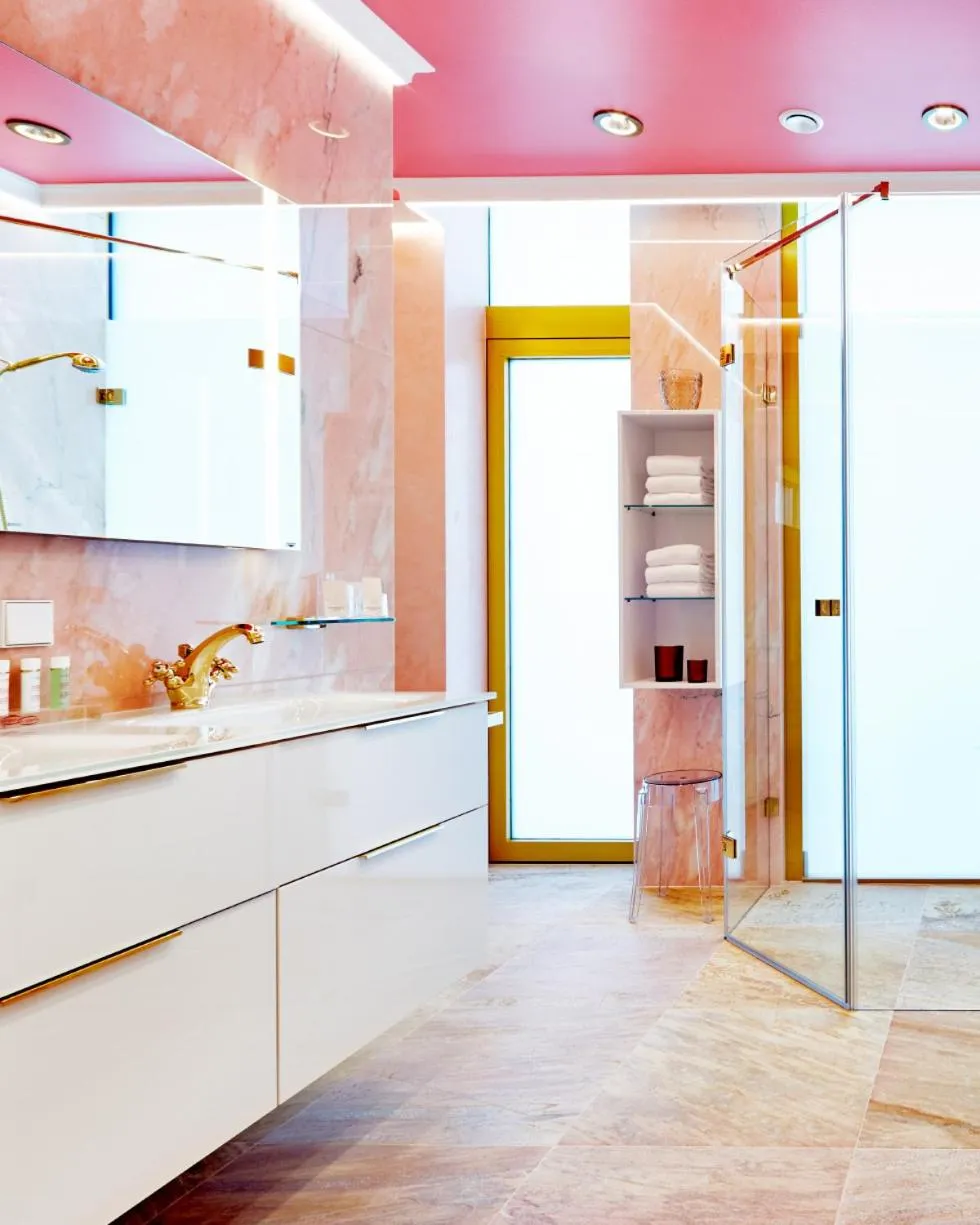 Casino 2000 - Adult Guests Only