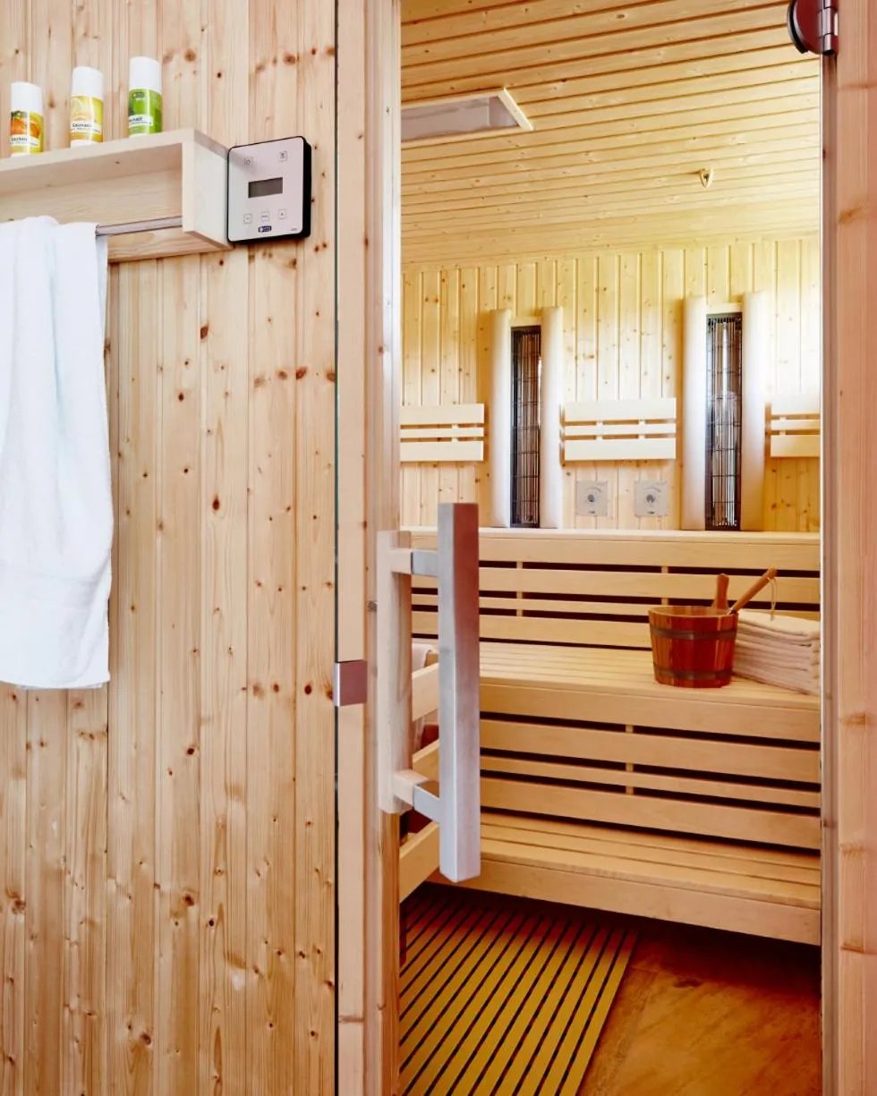 Casino 2000 - Adult Guests Only