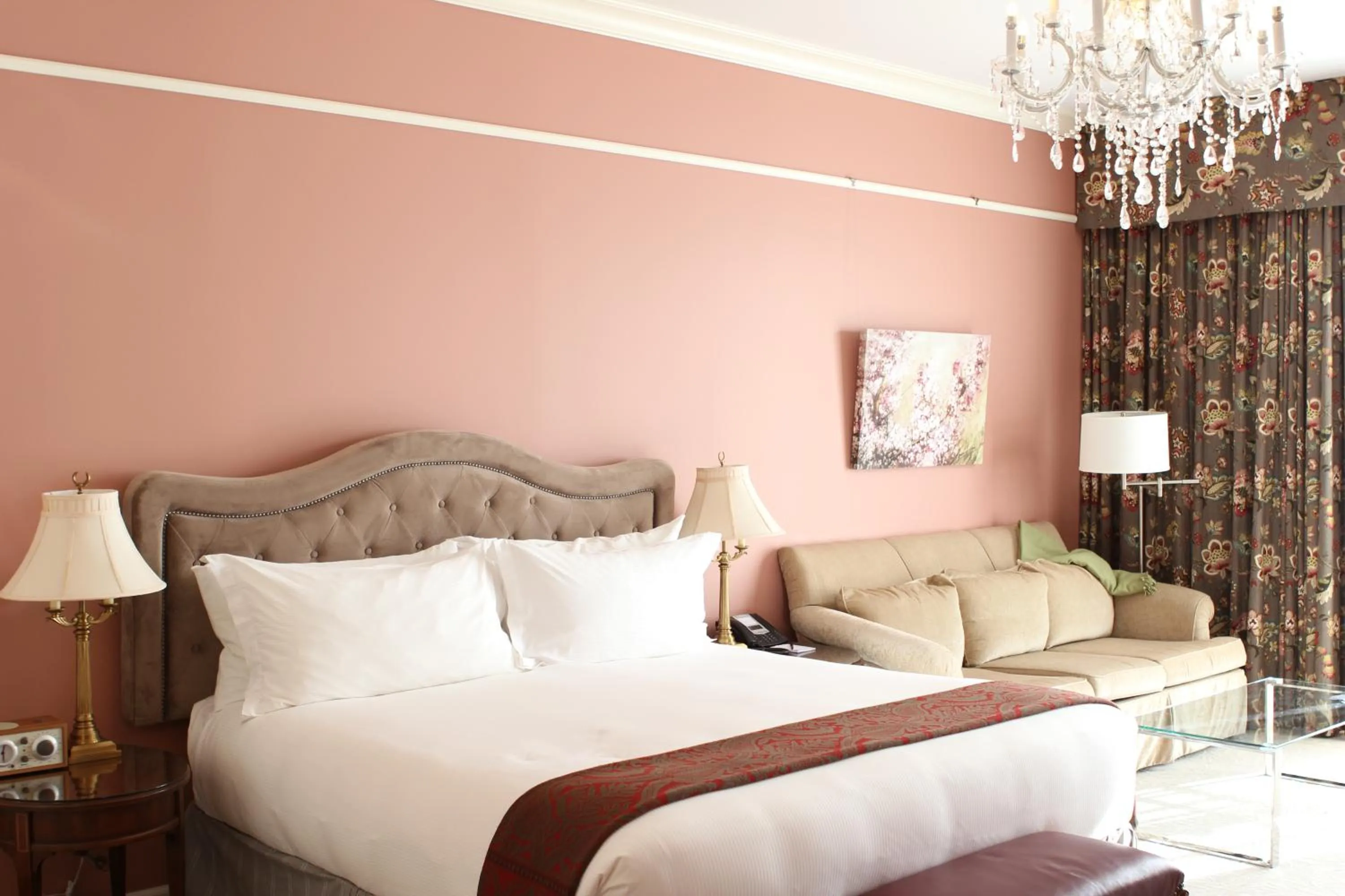 Bed in The Bruce Hotel